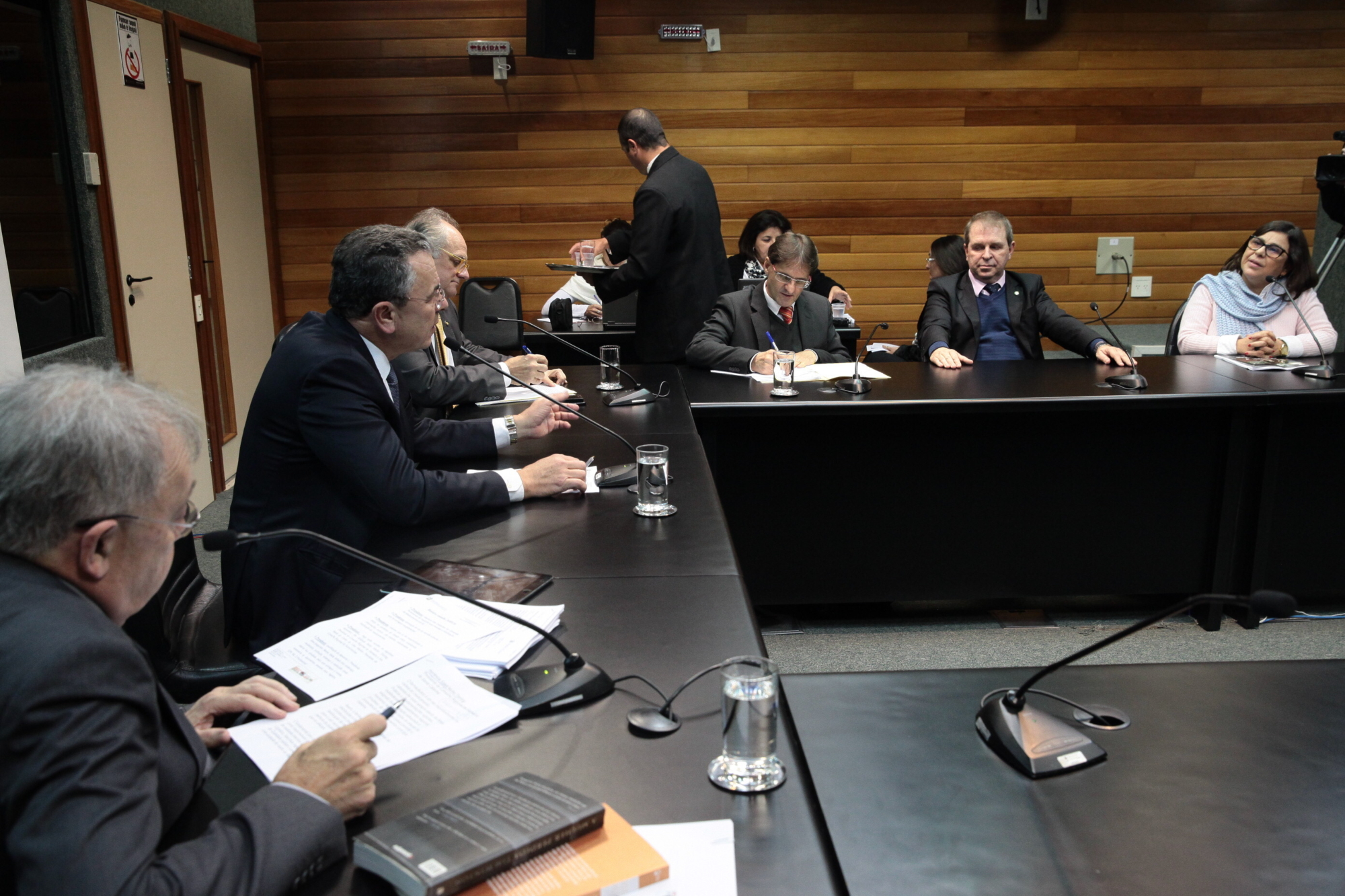 CPI ouve presidente do Conselho Regional de Farmácia