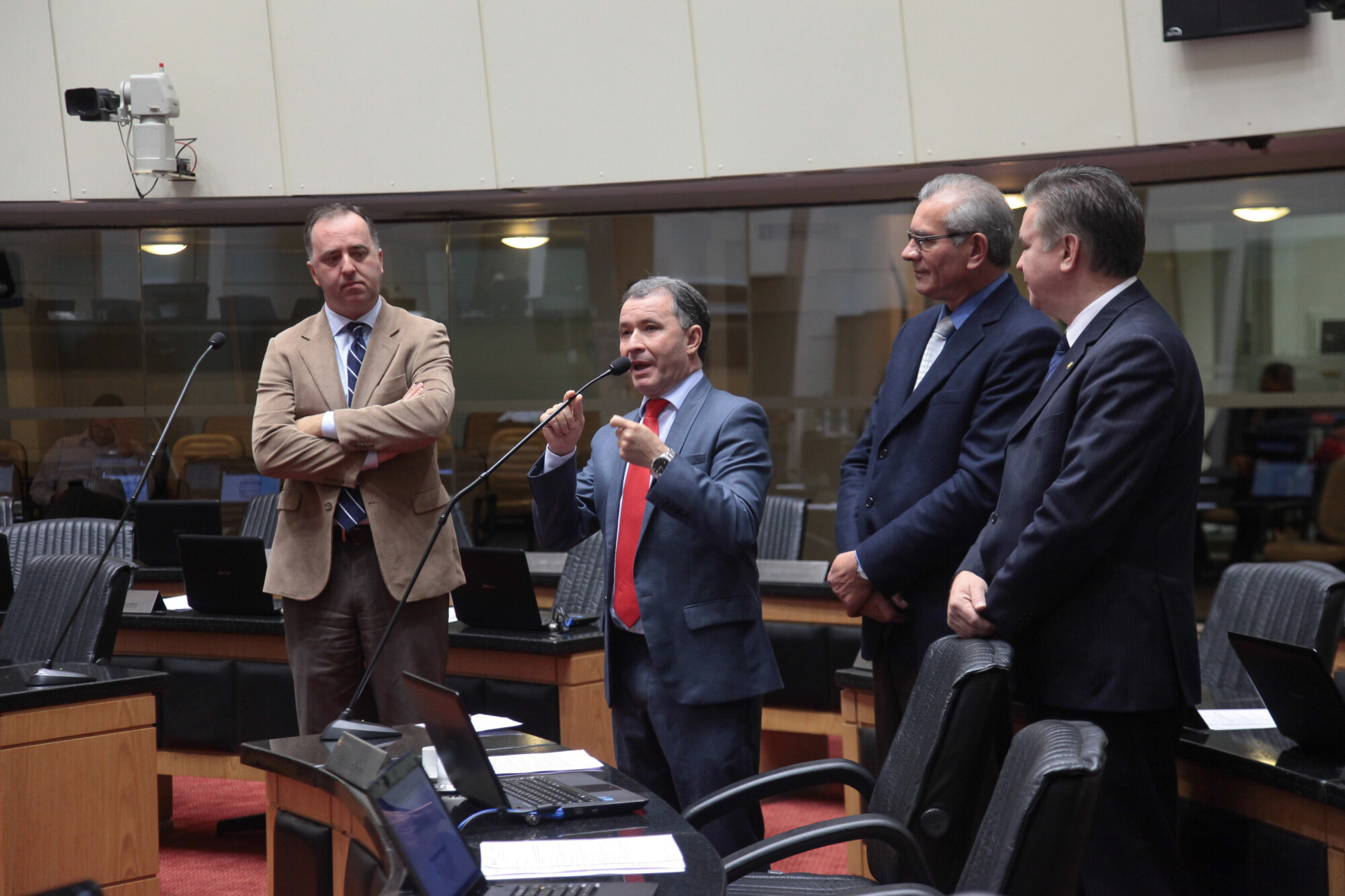 Cancelamento dos mutirões de cirurgias eletivas volta a ser destaque no plenário