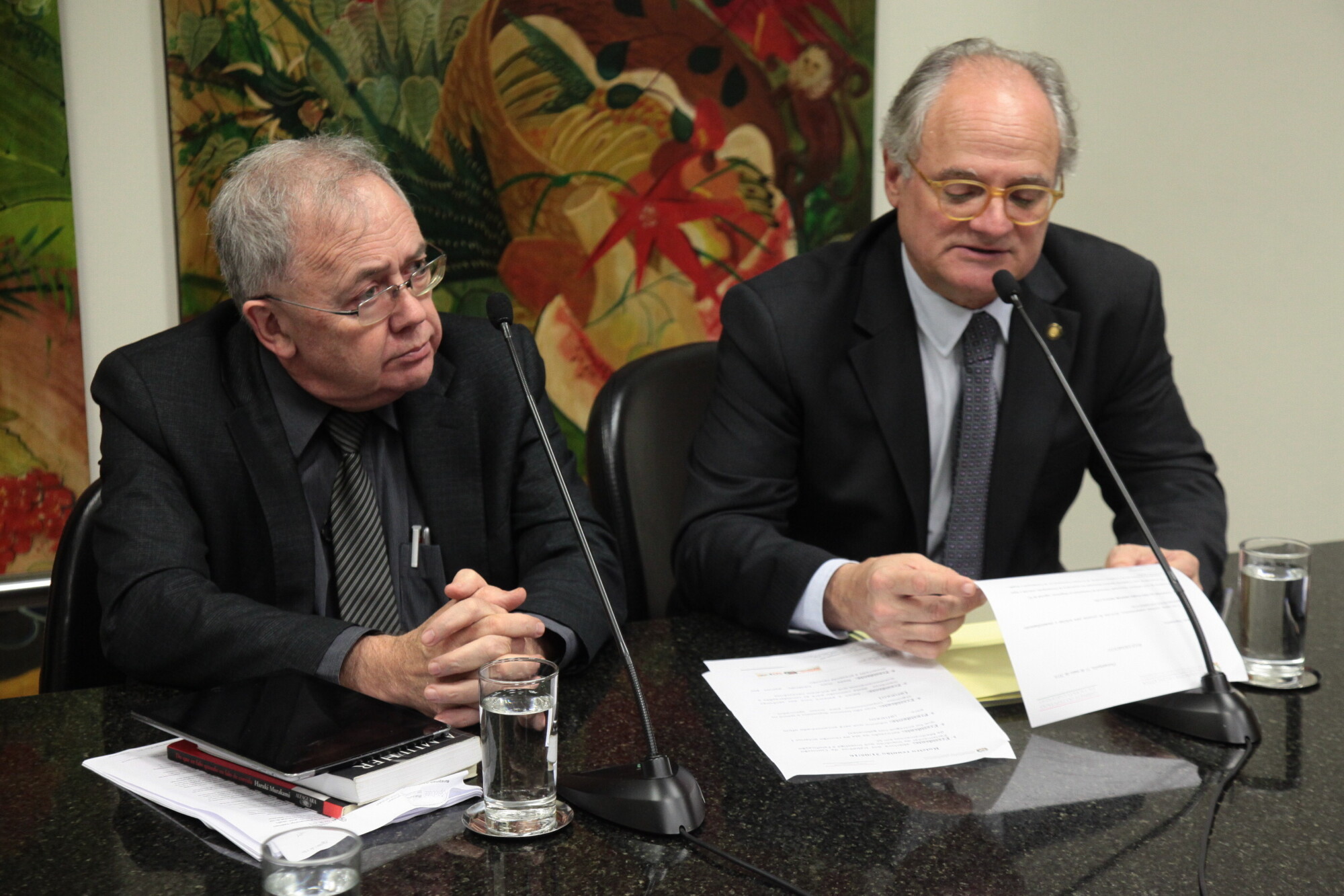 CPI dos Medicamentos convoca vigilância sanitária de três municípios