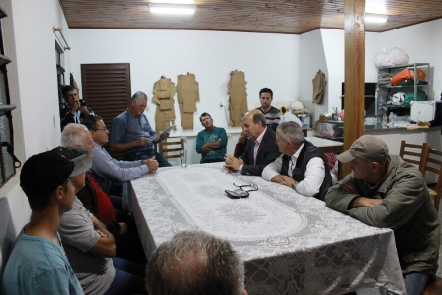 Deputado Zé Milton em reunião em Gaspar