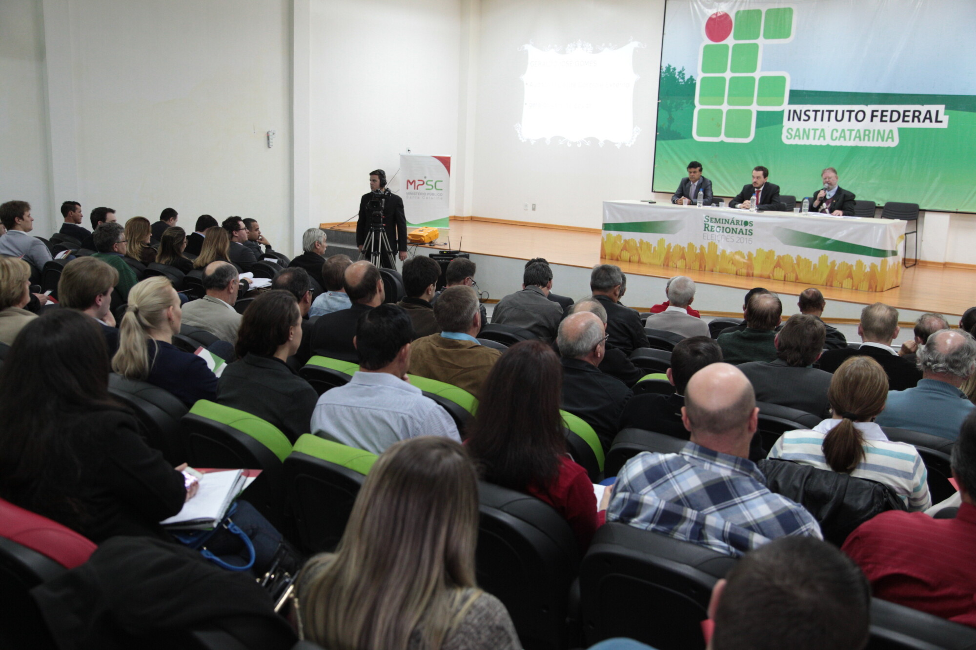 Prefeitos não podem gastar o que não têm, alertam especialistas