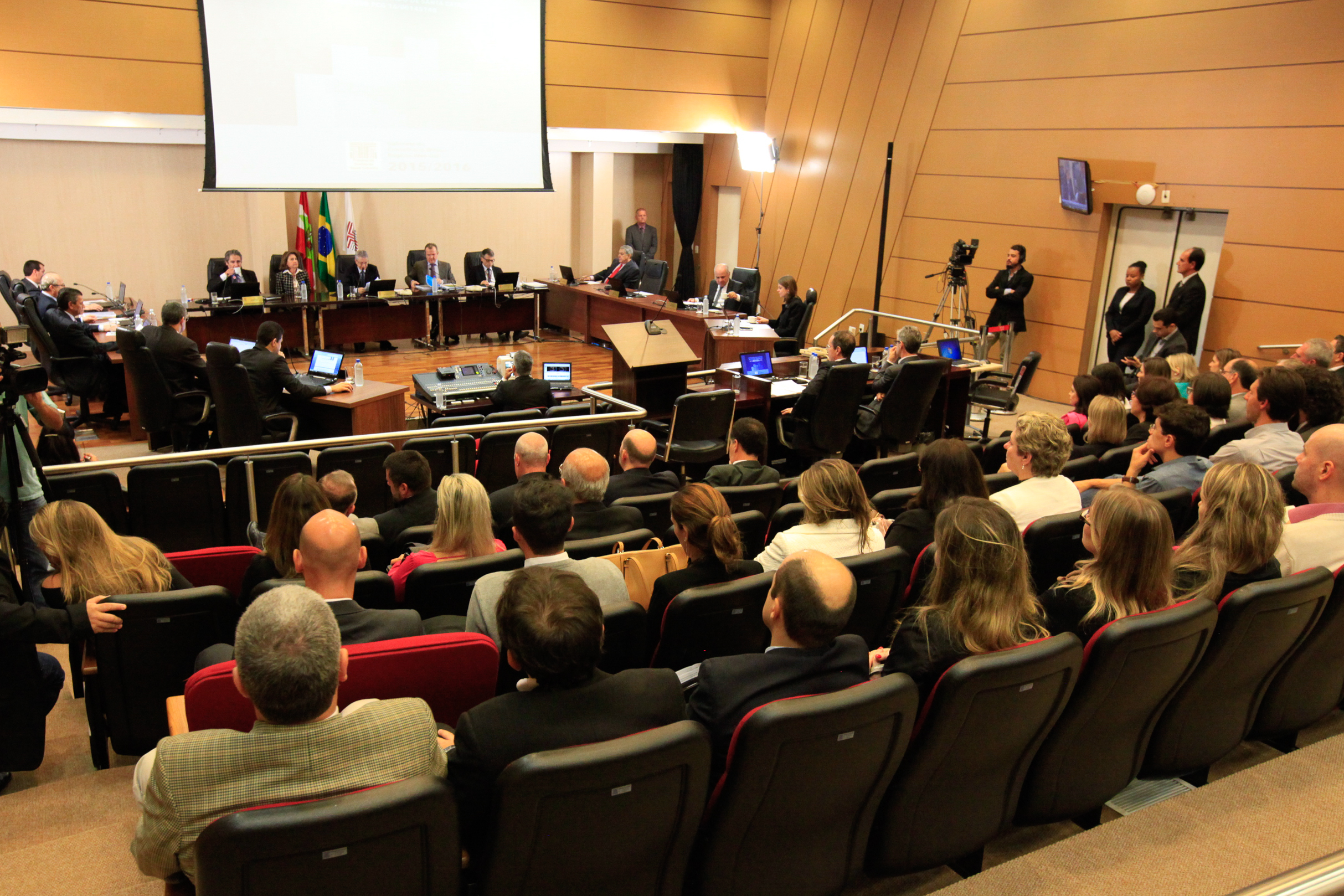 Sessão Extraordinária do Tribunal de Contas do Estado.