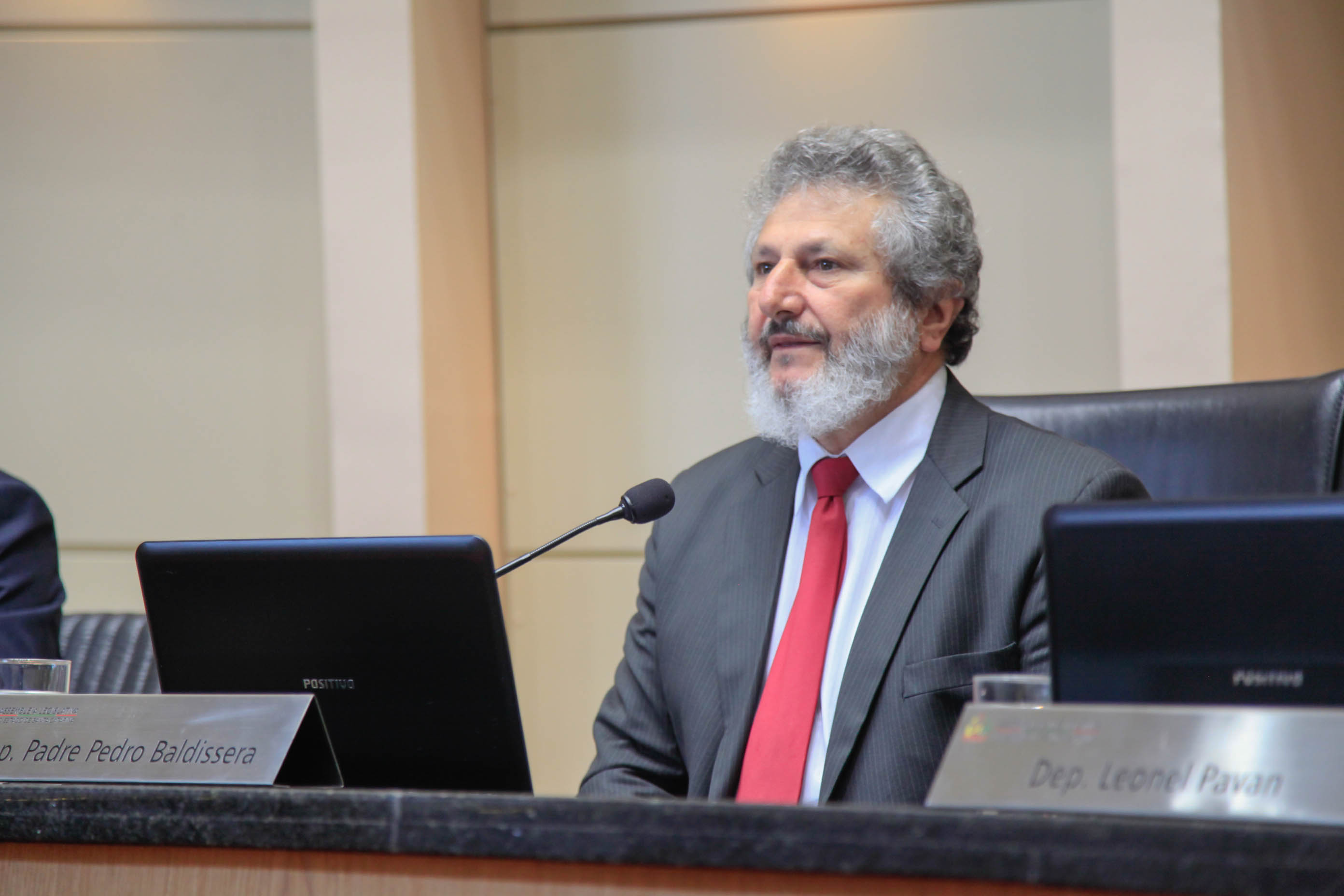 Deputado Padre Pedro Baldissera (PT) em Sessão Ordinária