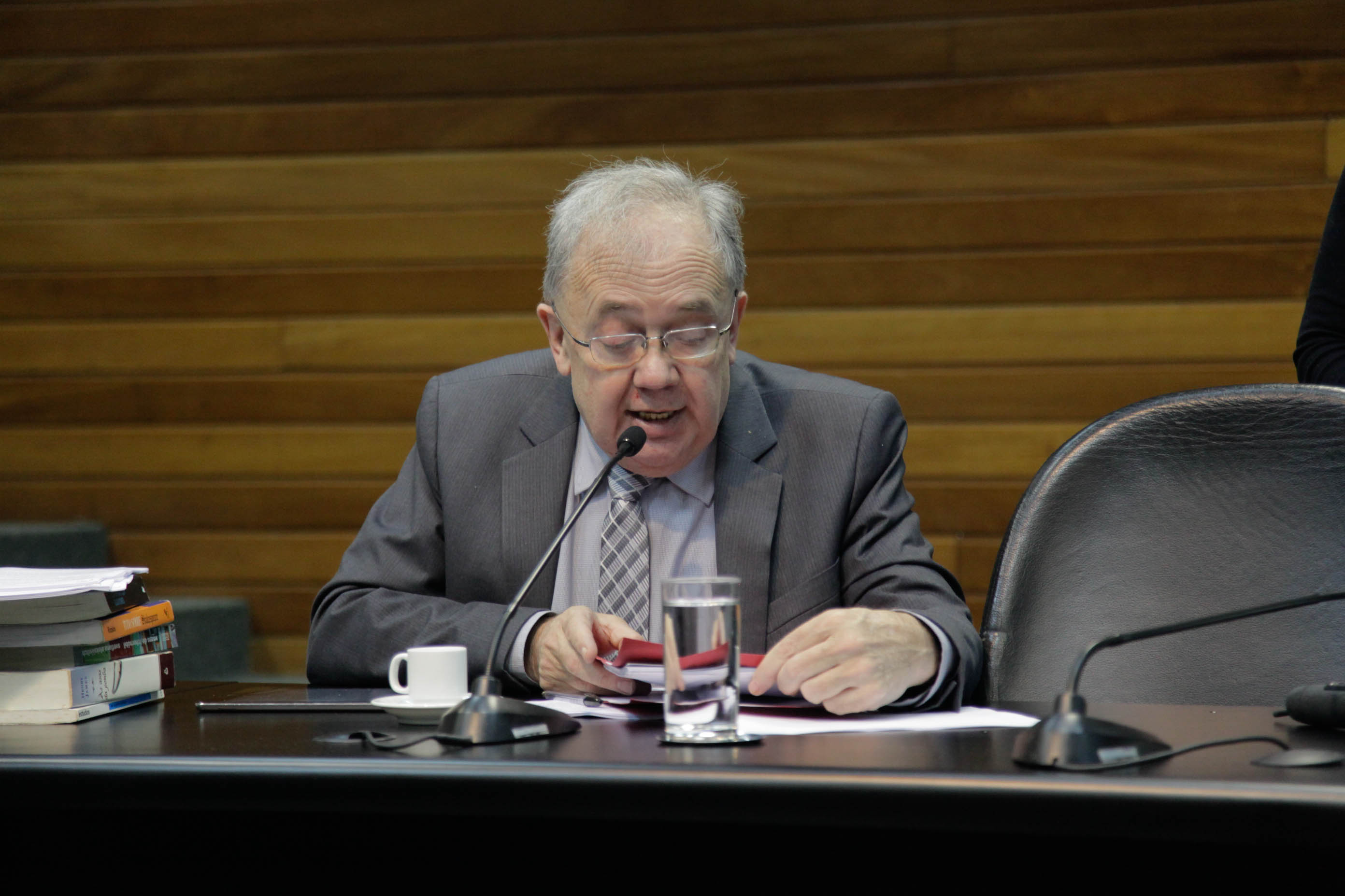 Deputado Fernando Coruja (PMDB) em Comissão de Trabalho, Administração e Serviço Público