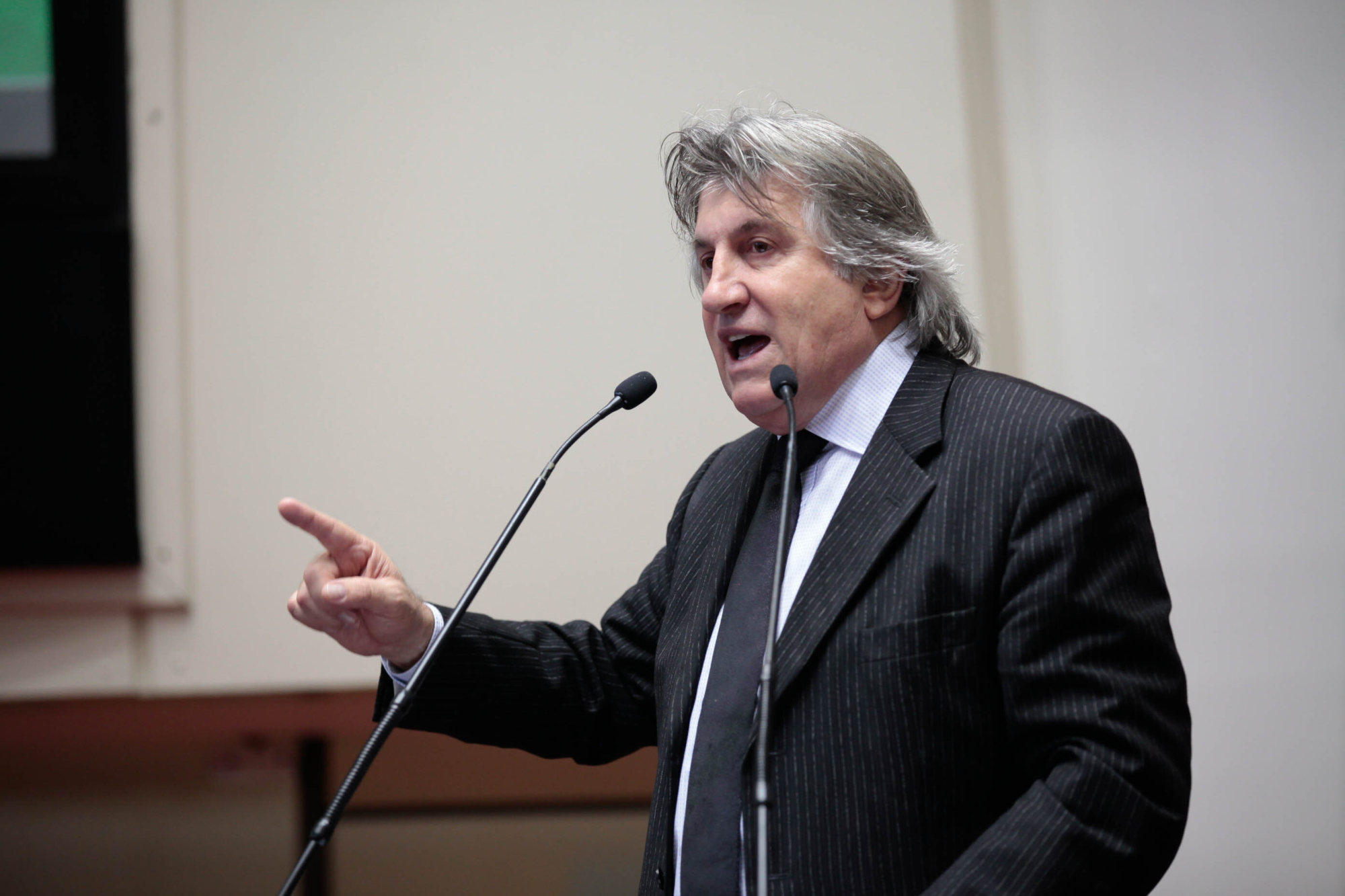 Deputado reclama de atraso para liberação de licenças de pesca