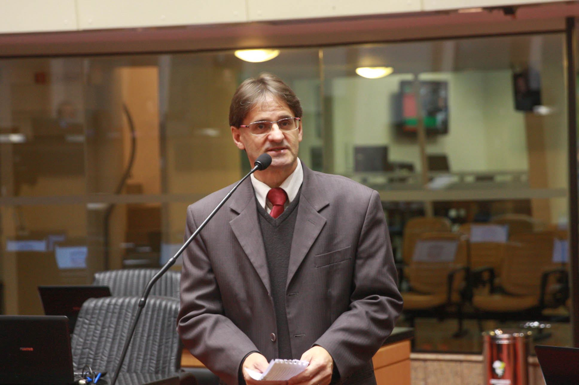 Deputado Neodi Saretta (PT) em Sessão Ordinária