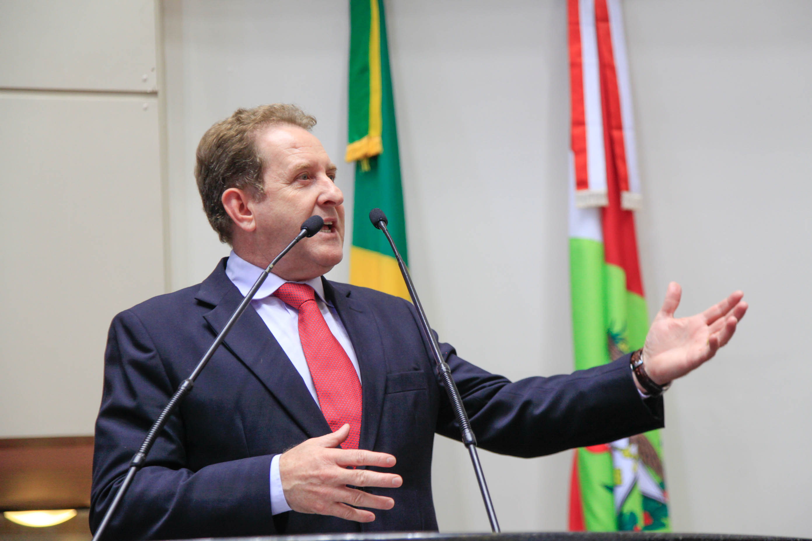 Deputado Valdir Cobalchini (PMDB) em Sessão Ordinária