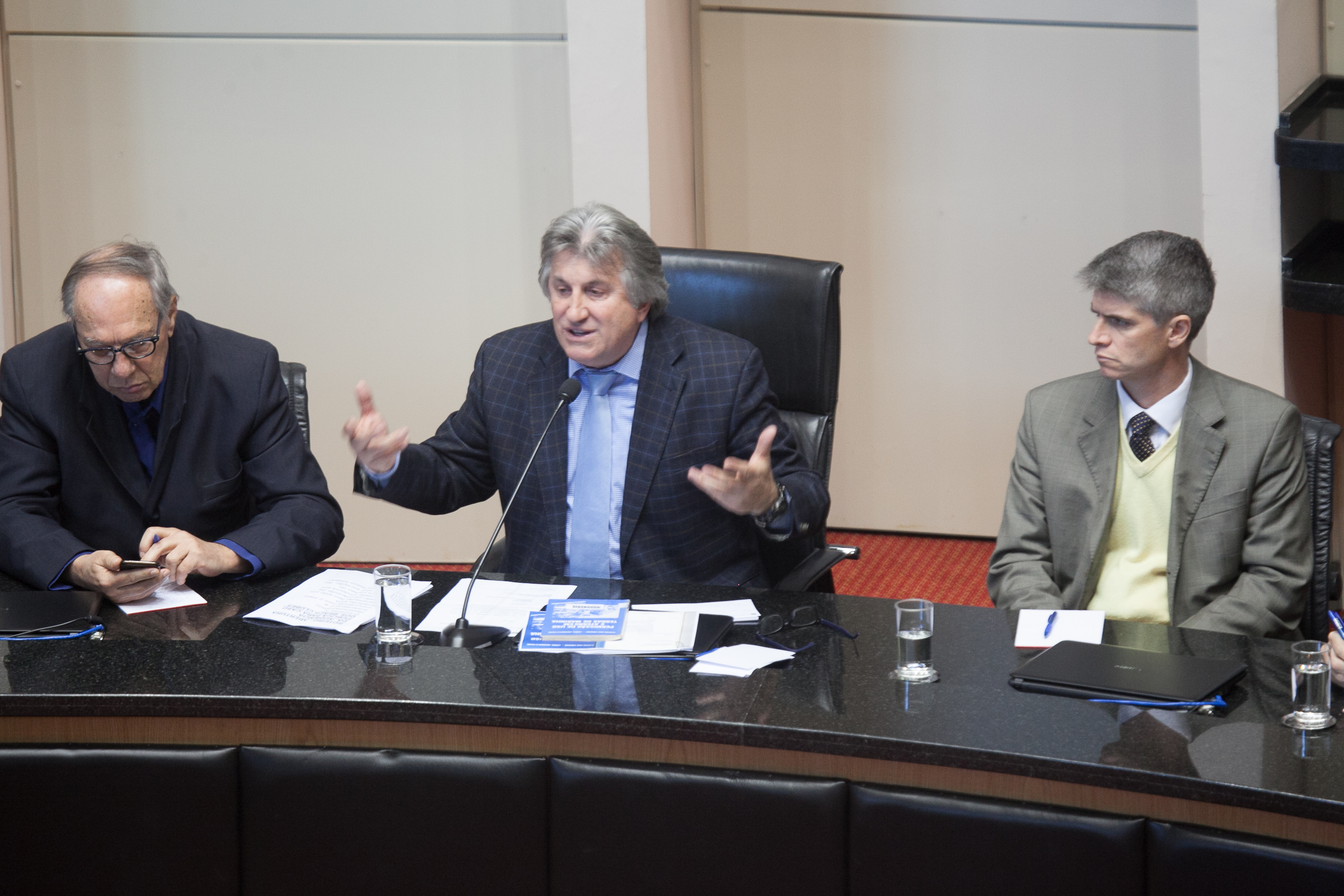 Audiência Publica discute a situação dos Beach Clubs na Praia de Jurerê Internacional. Deputado Leonel Pavan (PSDB). Foto: Miriam Zomer/Agência AL