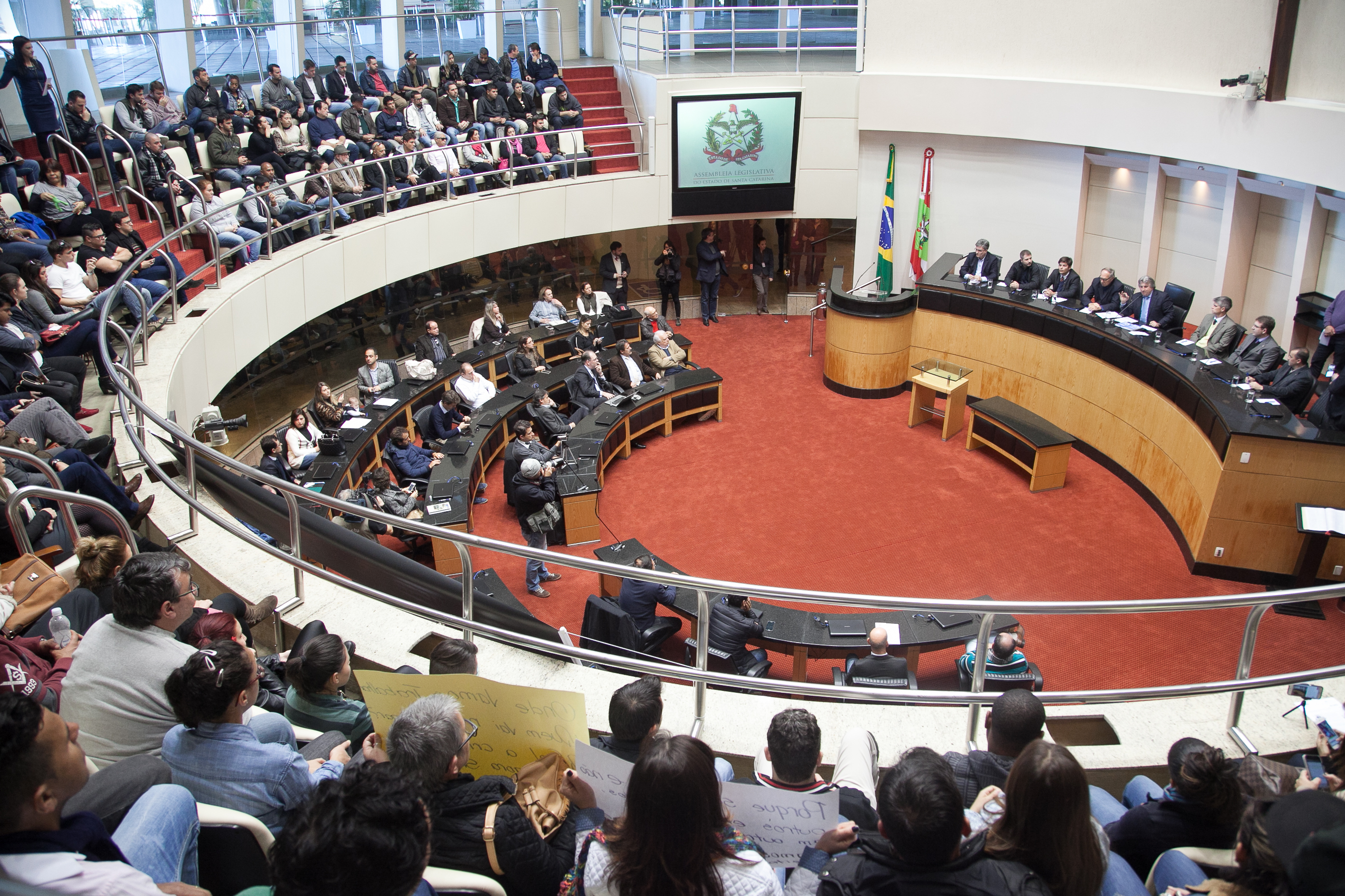 Audiência Publica discute a situação dos Beach Clubs na Praia de Jurerê Internacional.Foto: Miriam Zomer/Agência AL