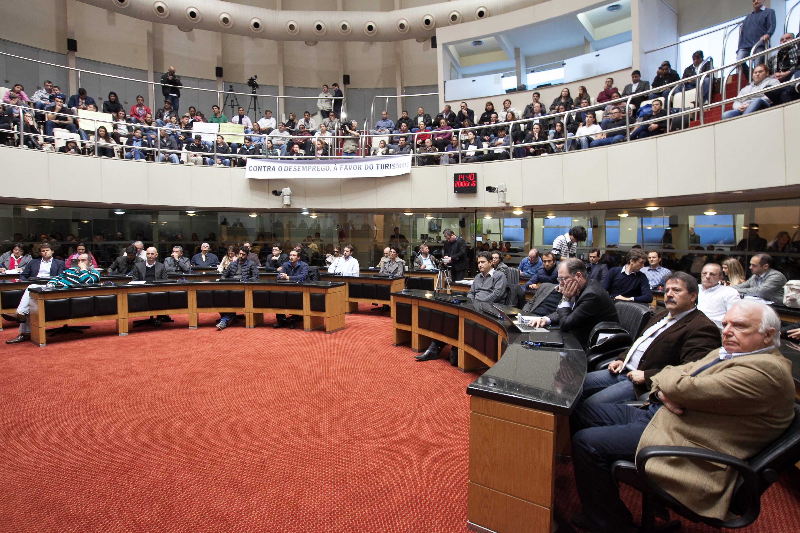Audiência Publica discute a situação dos Beach Clubs na Praia de Jurerê Internacional.Foto: Miriam Zomer/Agência AL