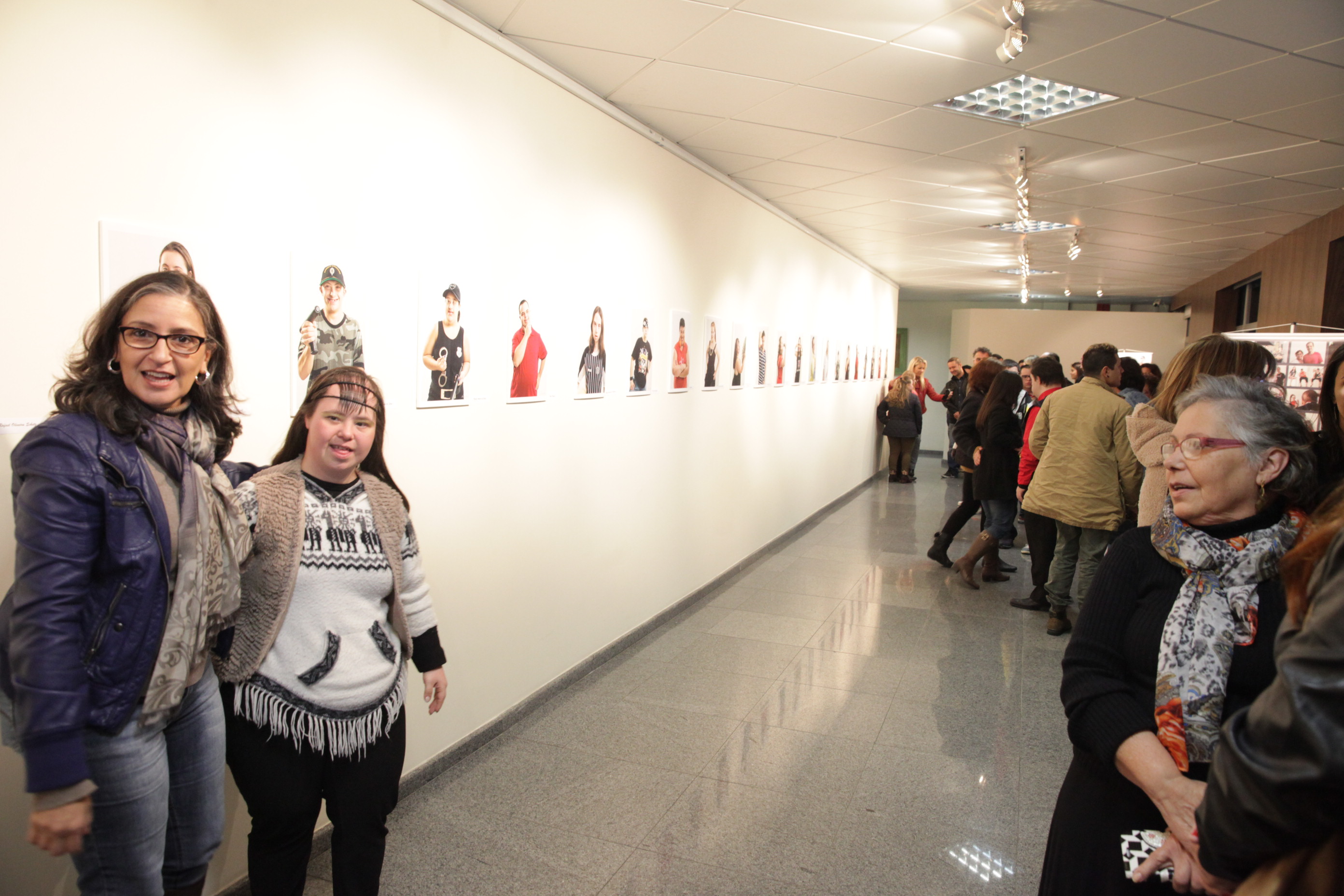 Exposição Síndrome de Down: Inclusão através da Arte, do fotógrafo Leonardo Sousa.