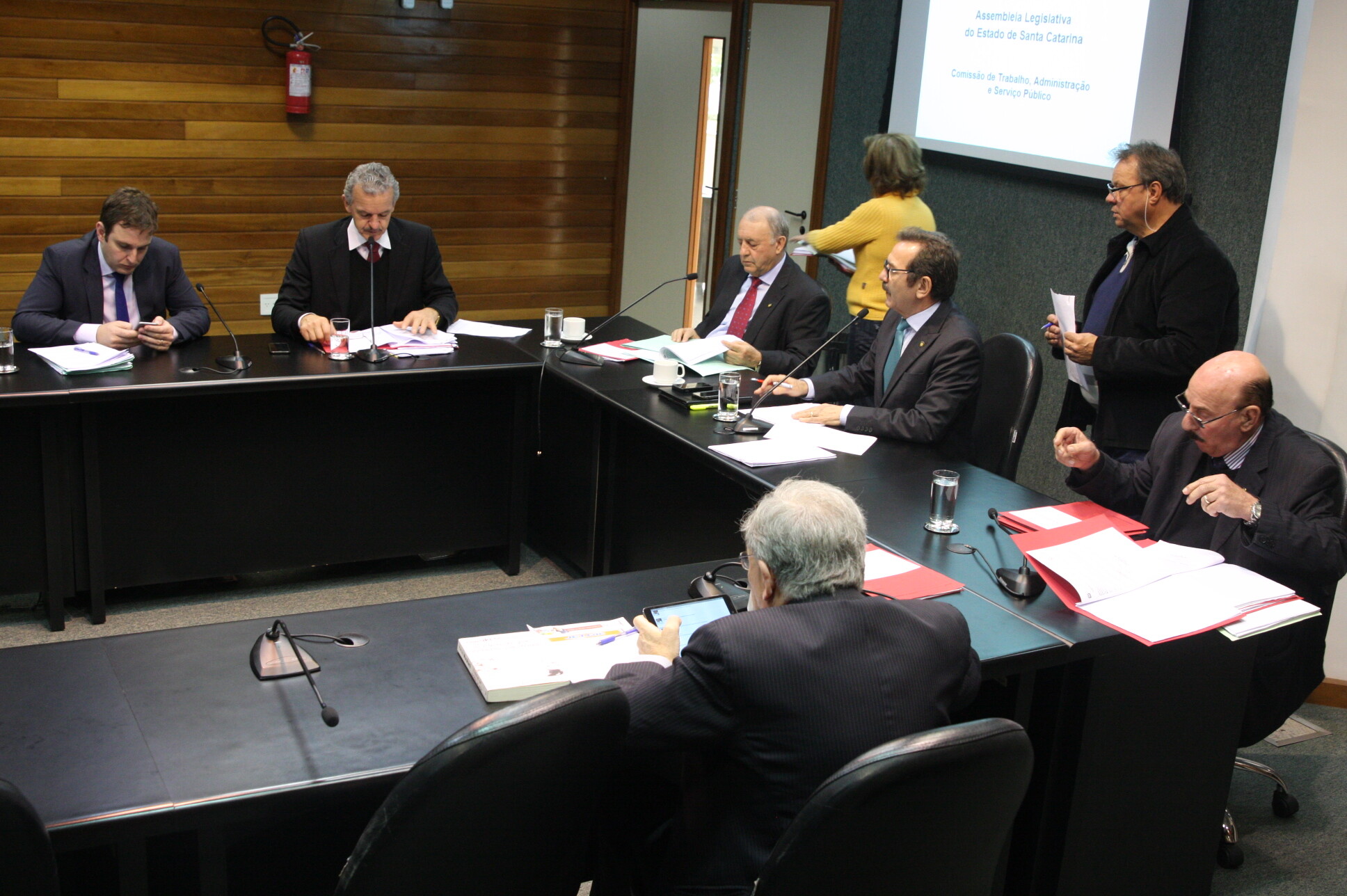 Audiência discutirá com prefeitos PEC que trata da publicação de atos