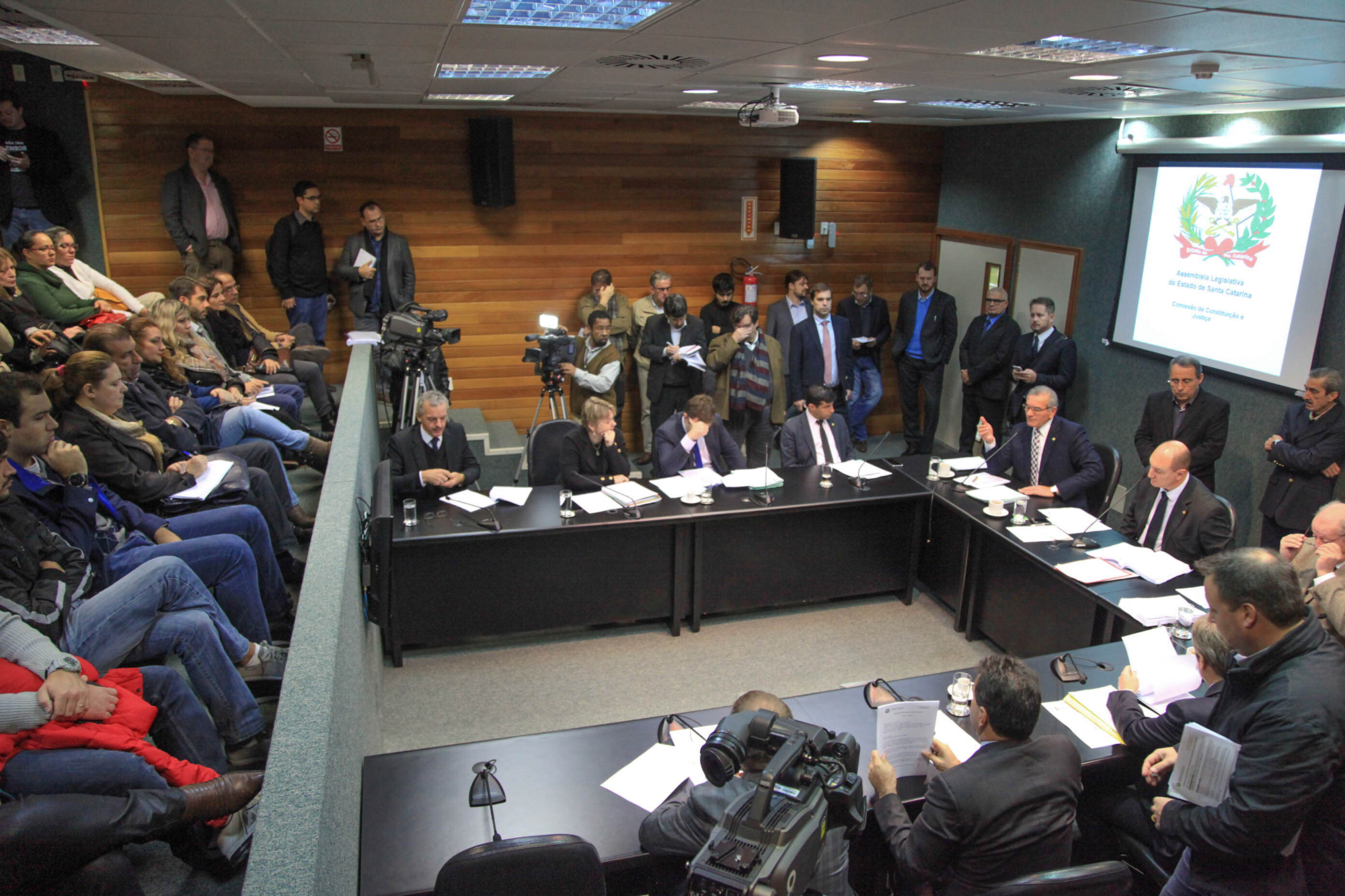 CCJ aprova regularização funcional de servidores estaduais