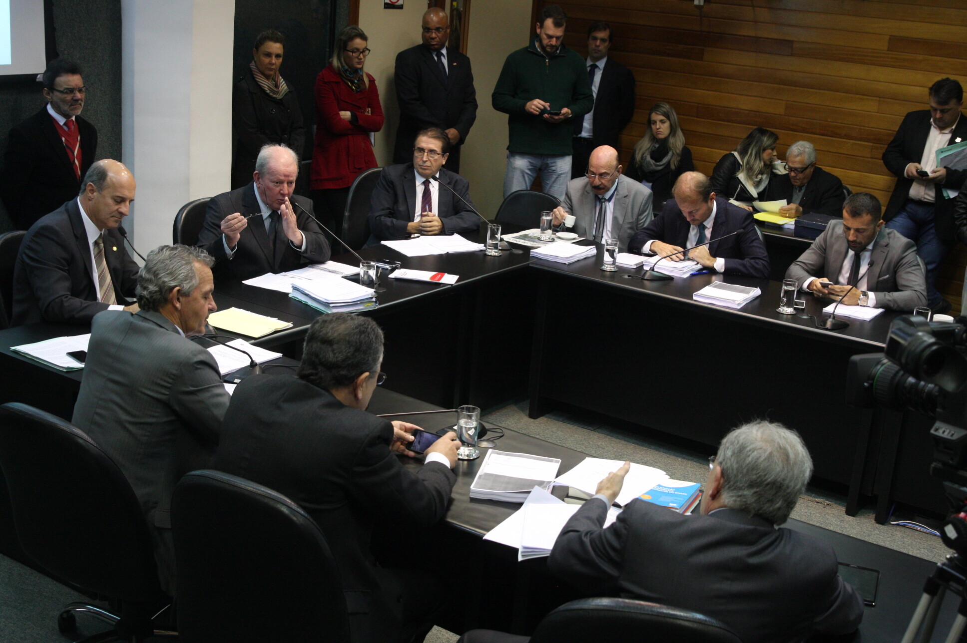 Finanças aprova fundo de apoio aos hospitais e PEC da Saúde