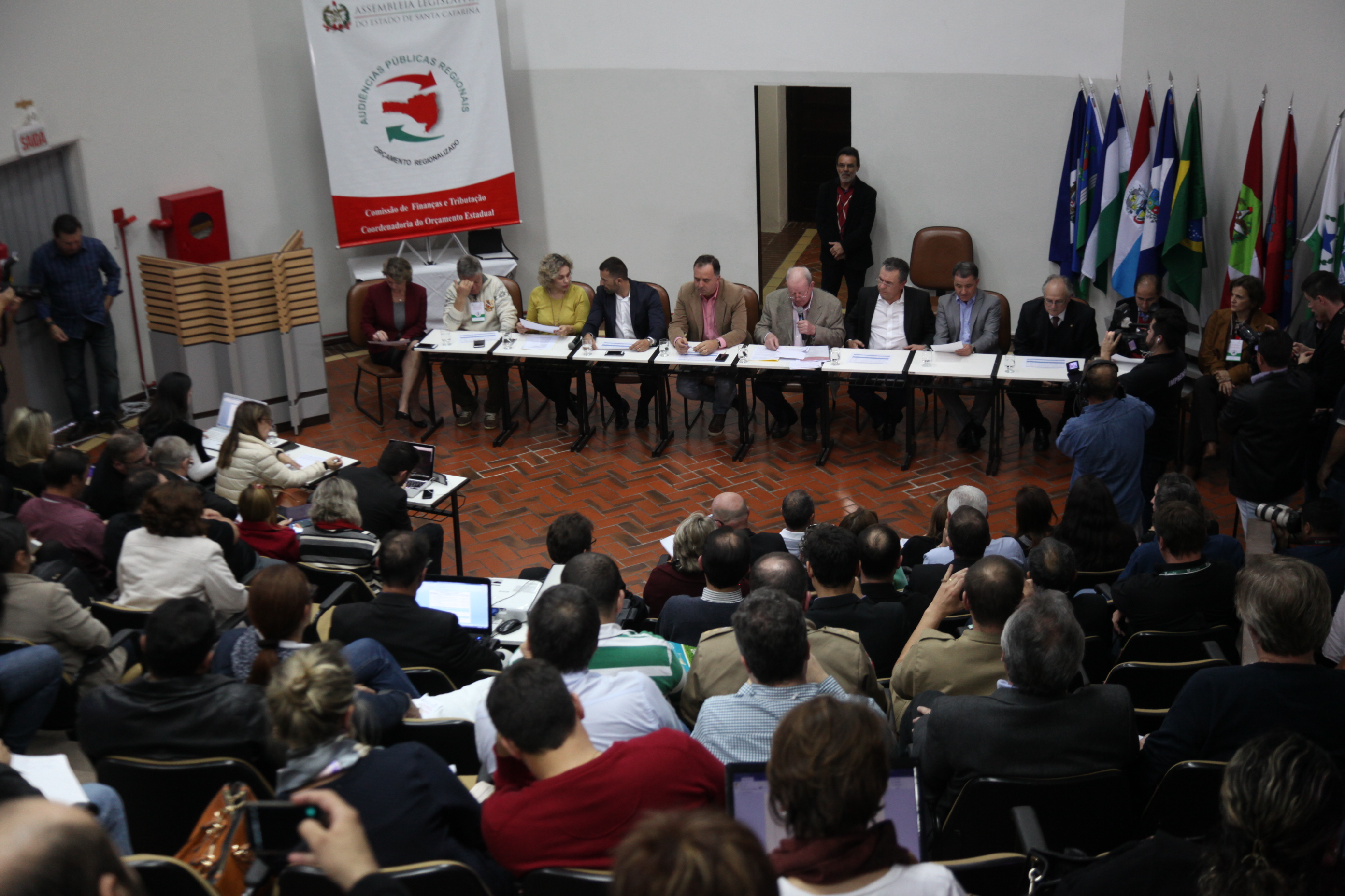 Audiência Pública Regional - Lei de Diretrizes Orçamentárias (LDO) 2016 para a Lei Orçamentária Anual (LOA) 2017 - Joinville/SC.