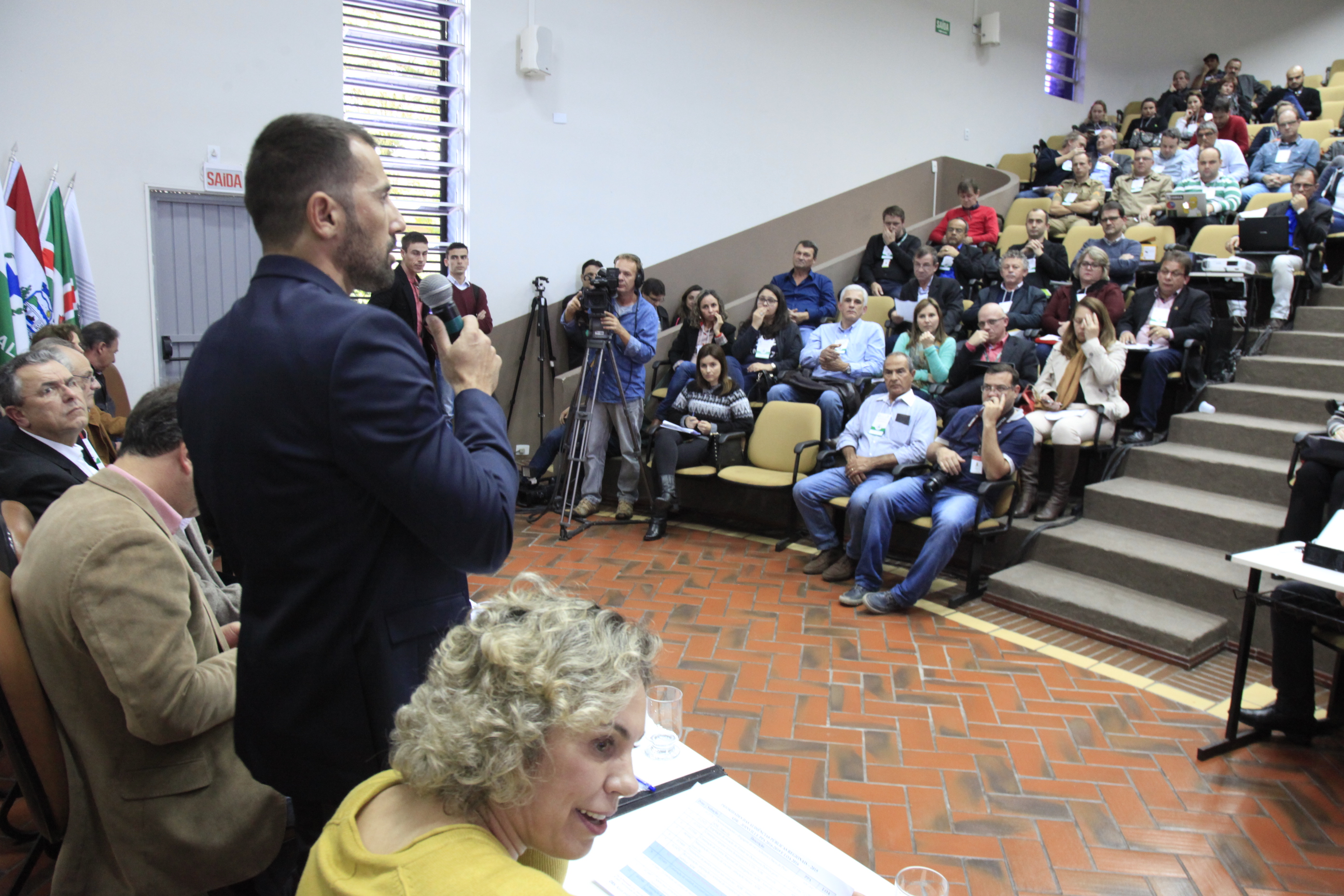 Audiência Pública Regional - Lei de Diretrizes Orçamentárias (LDO) 2016 para a Lei Orçamentária Anual (LOA) 2017 - Joinville/SC. Deputado Patrício Destro (PSB)