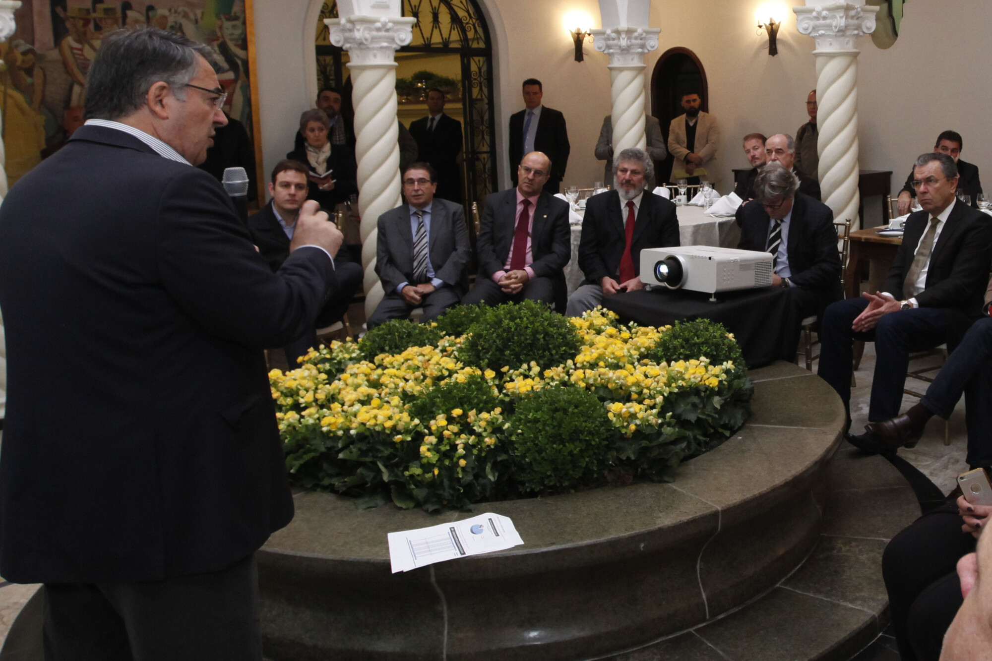 Colombo recebe deputados na Casa d'Agronômica. Foto: Guto Kuerten / Agência AL