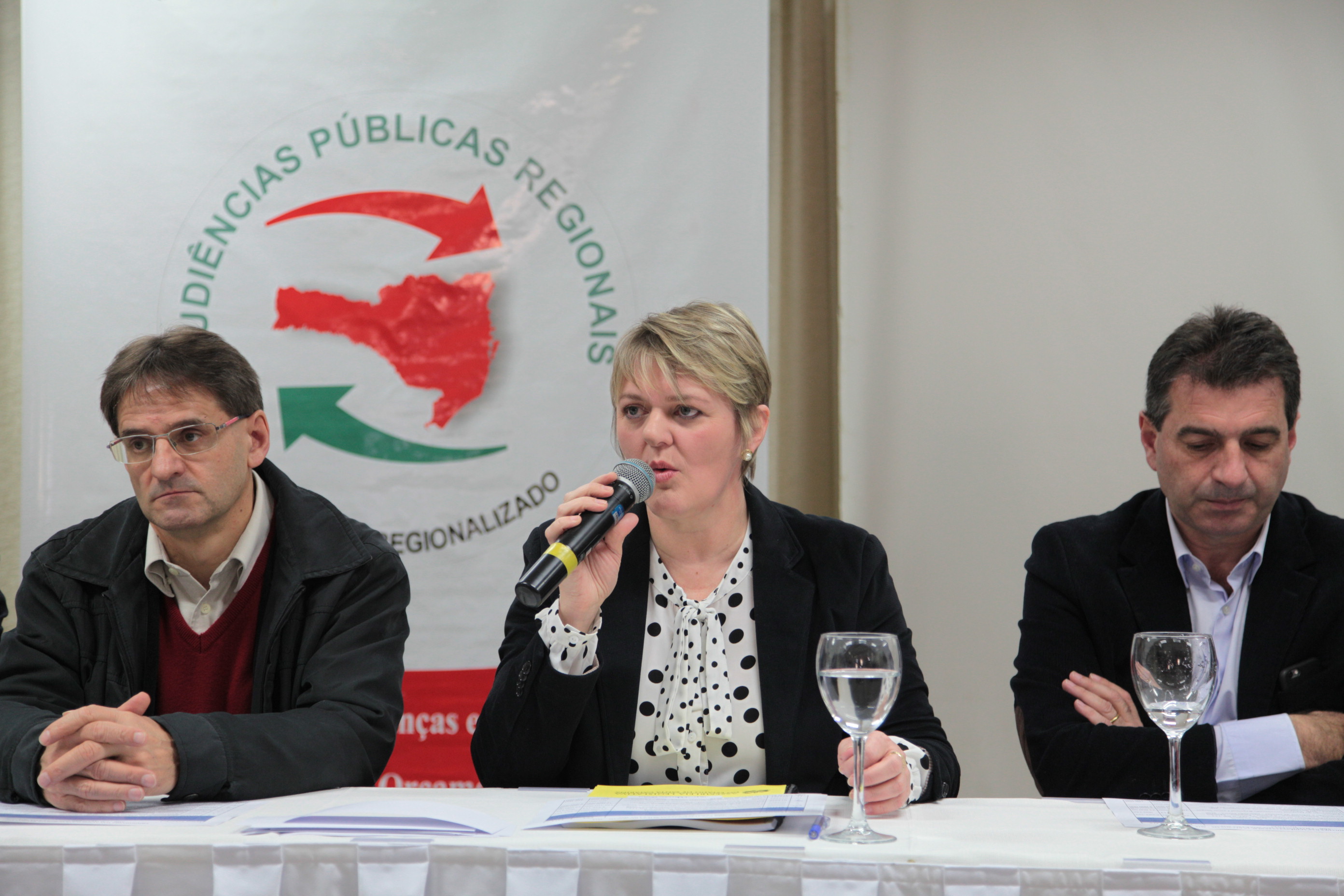 Orçamento Regionalizado - Chapecó - Deputada Luciane Carminatti (PT), ao centro.