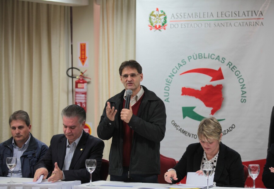 Deputado Neodi Saretta na audiência do OR em Chapecó
