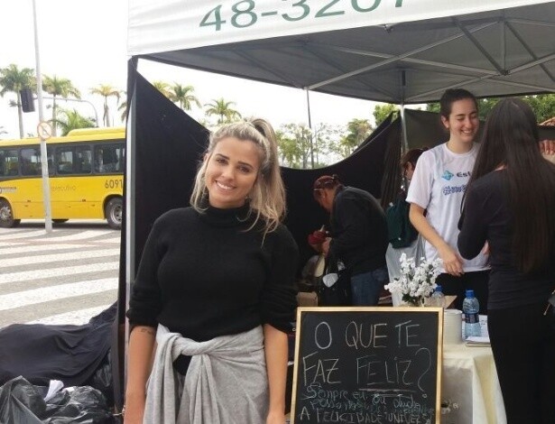 Estudante de moda cria loja para moradores de rua em Florianópolis