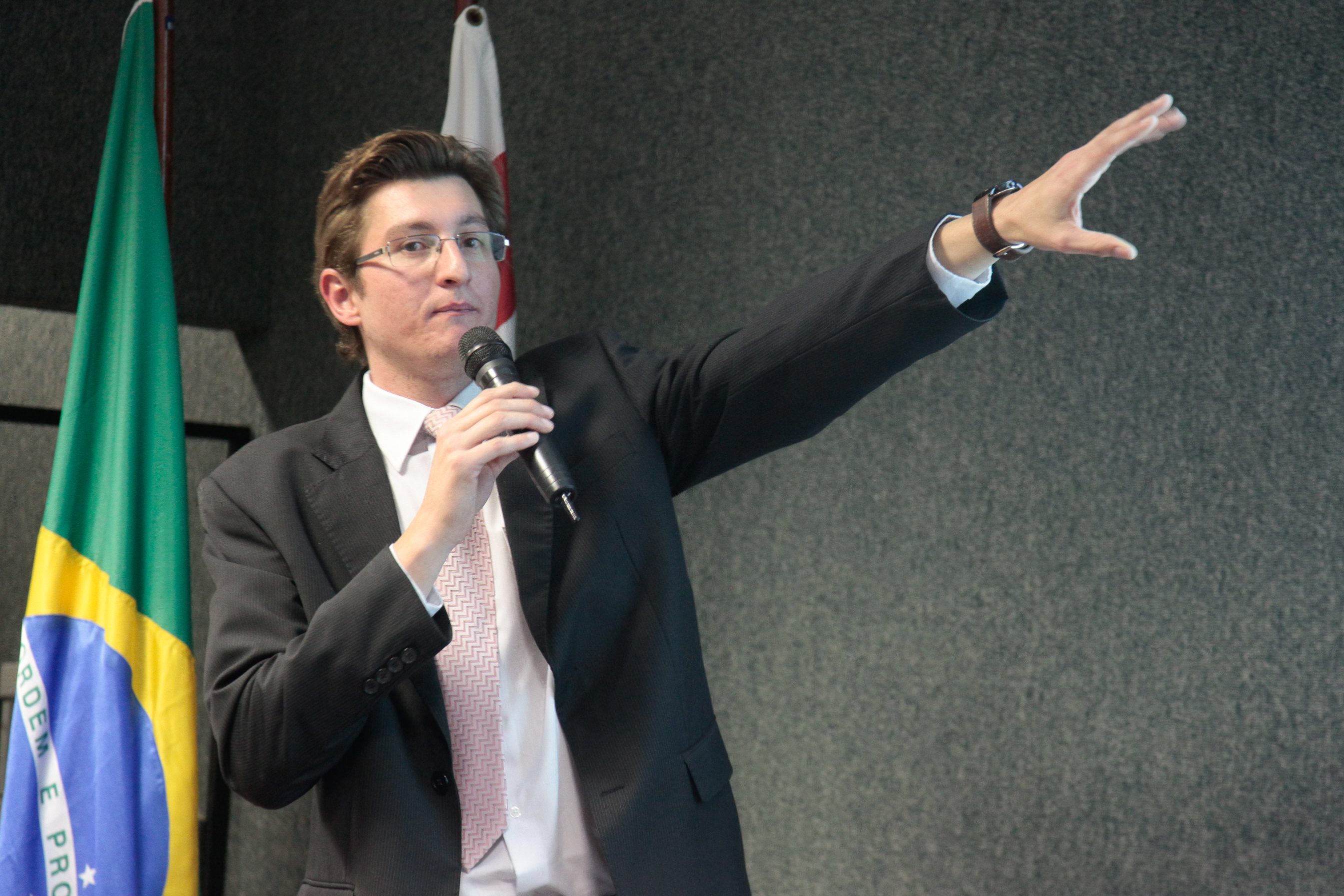 Seminário sobre Esgotamento Sanitário. Roygler Hartmann.