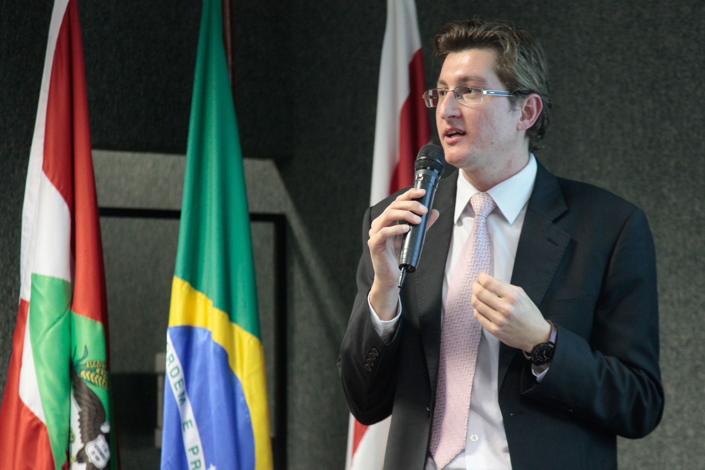 Seminário sobre Esgotamento Sanitário. Roygler Hartmann.
