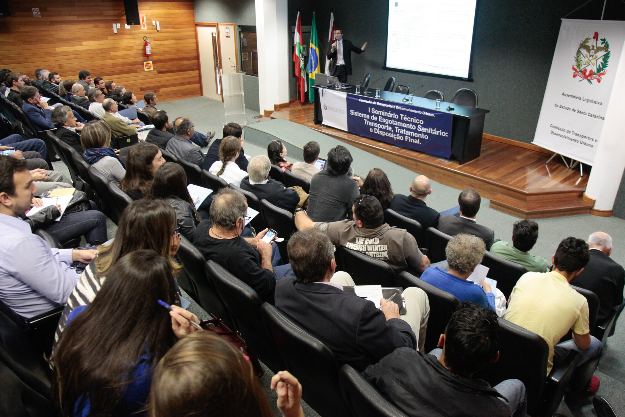 Seminário discute soluções para o esgotamento sanitário na Capital