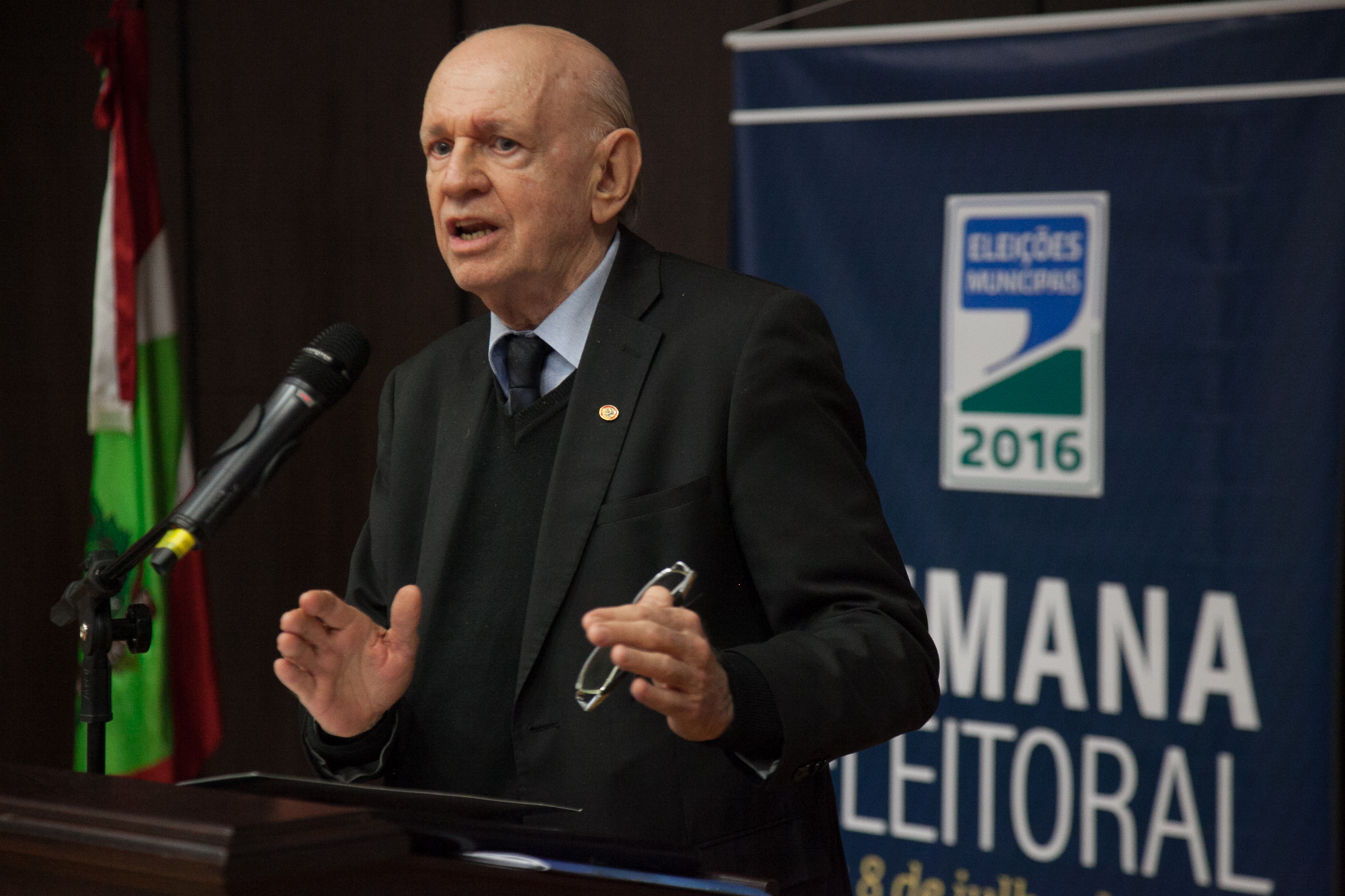 IV Congresso Catarinense de Direito Eleitoral. Cesar Luiz Pasold.