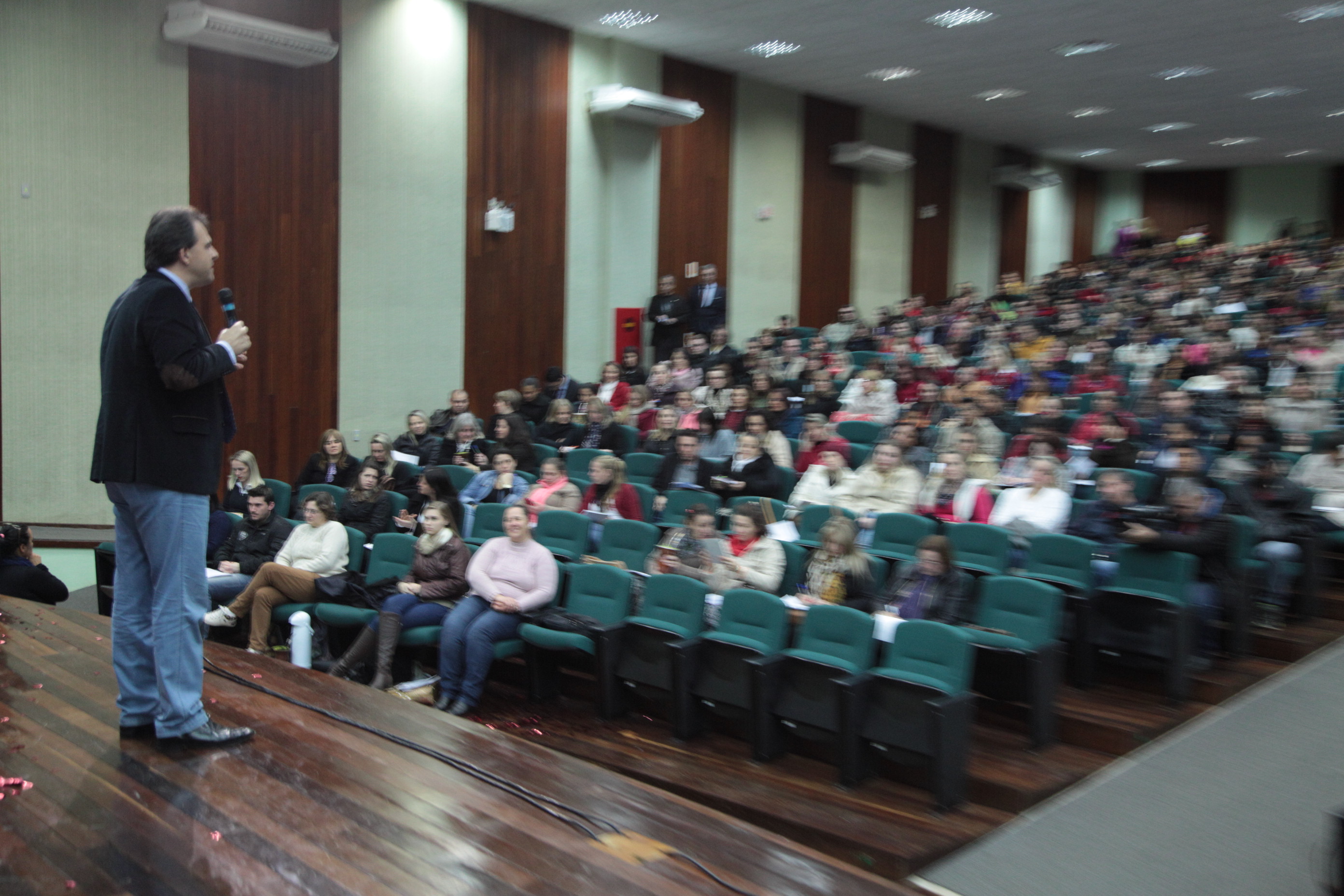 Seminário sobre Políticas e Práticas Inclusivas - Clay Brites.