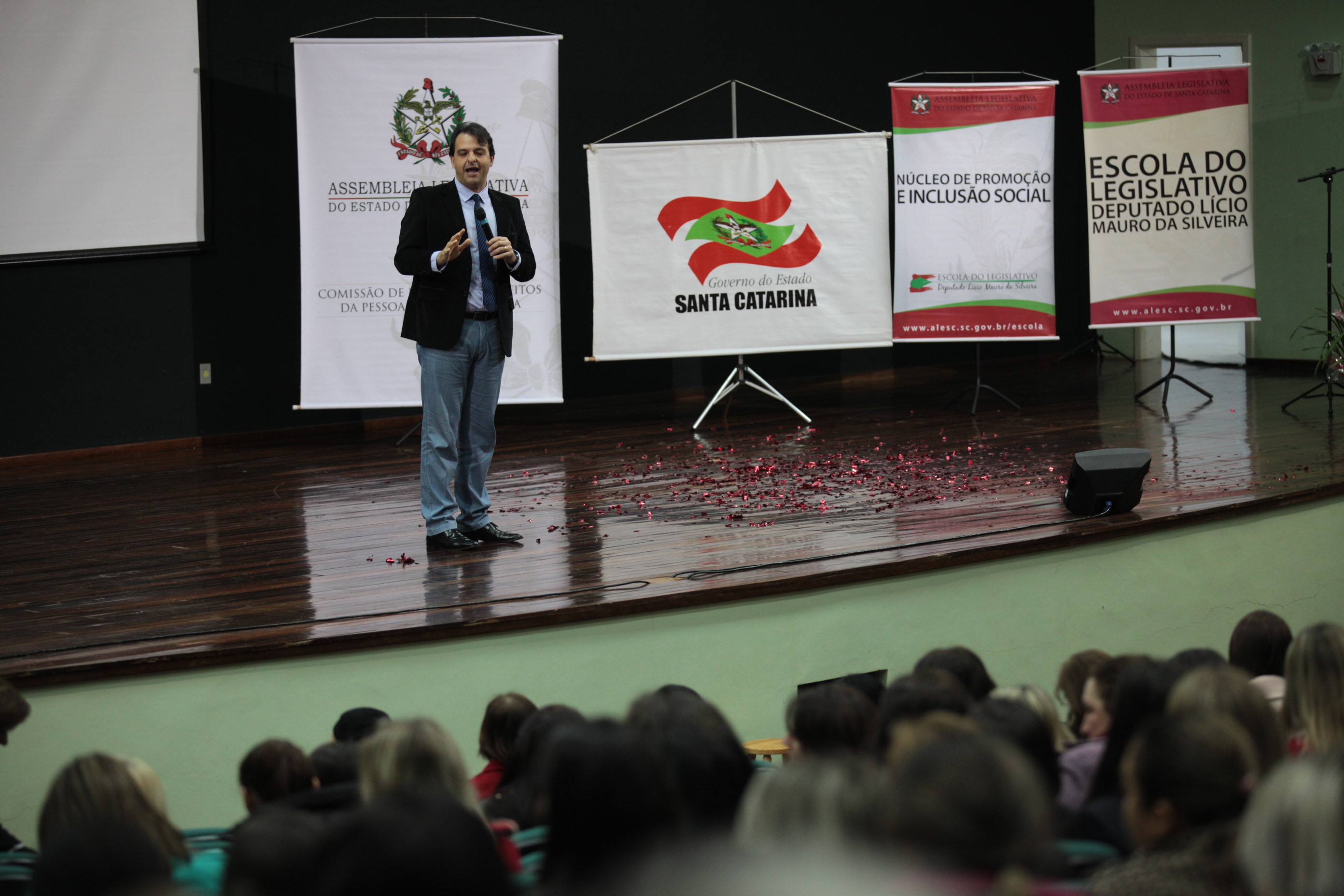 Seminário sobre Políticas e Práticas Inclusivas - Clay Brites.