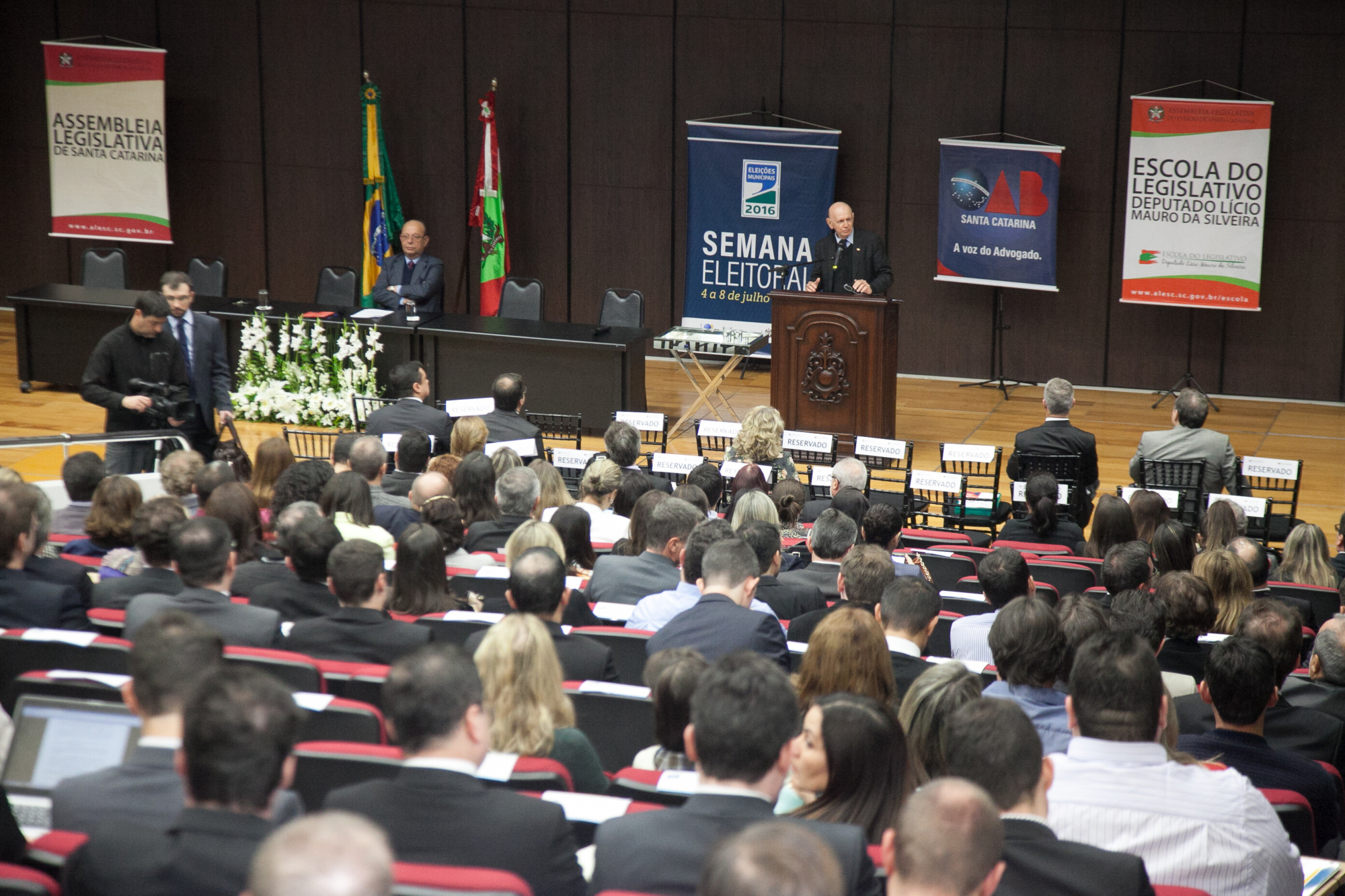 Ética na política é foco das últimas palestras do congresso eleitoral