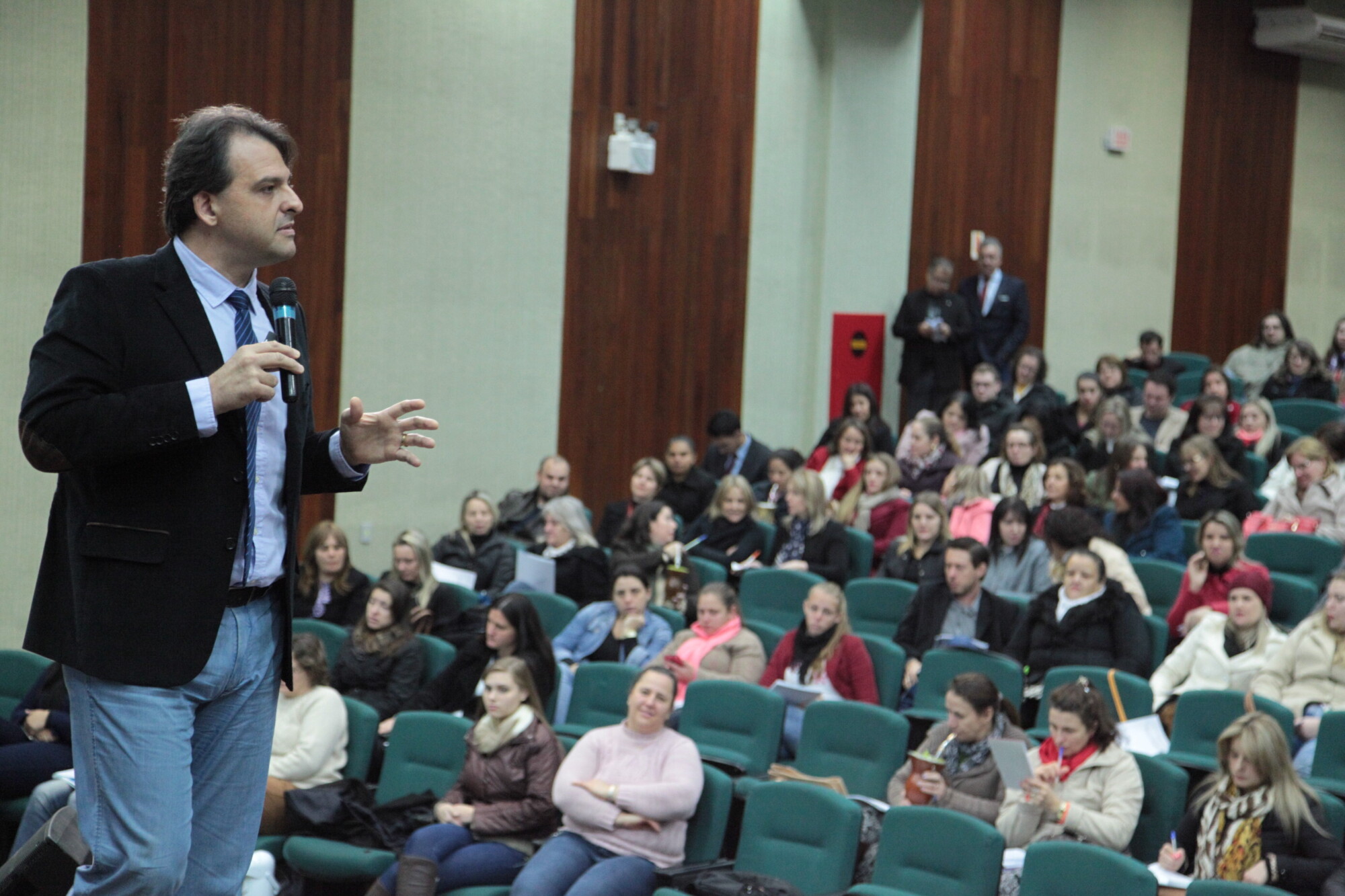 Seminário propõe capacitação para educação inclusiva na rede regular de ensino