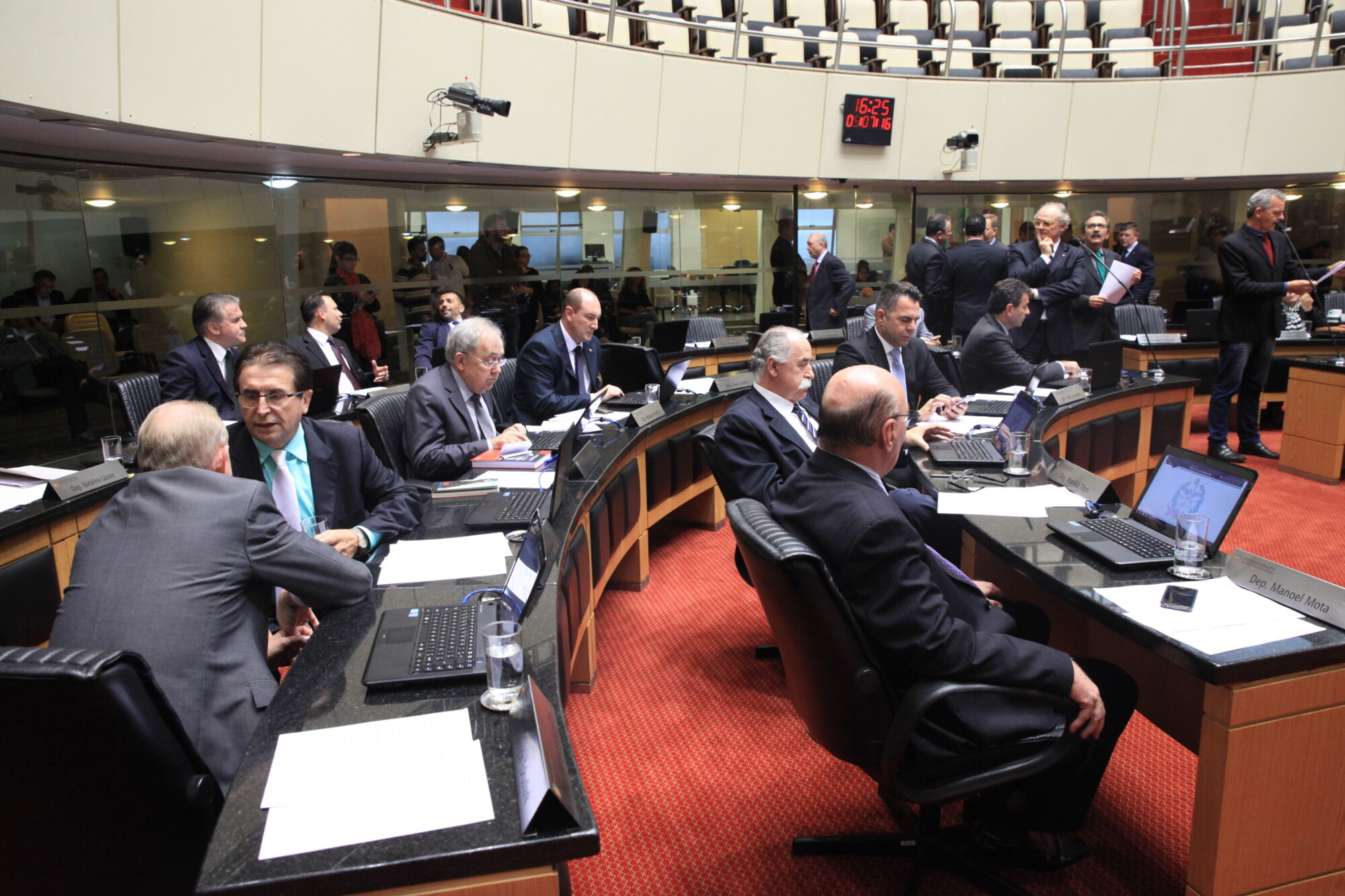 Orçamento impositivo e 23 vetos estão prontos para votação em Plenário