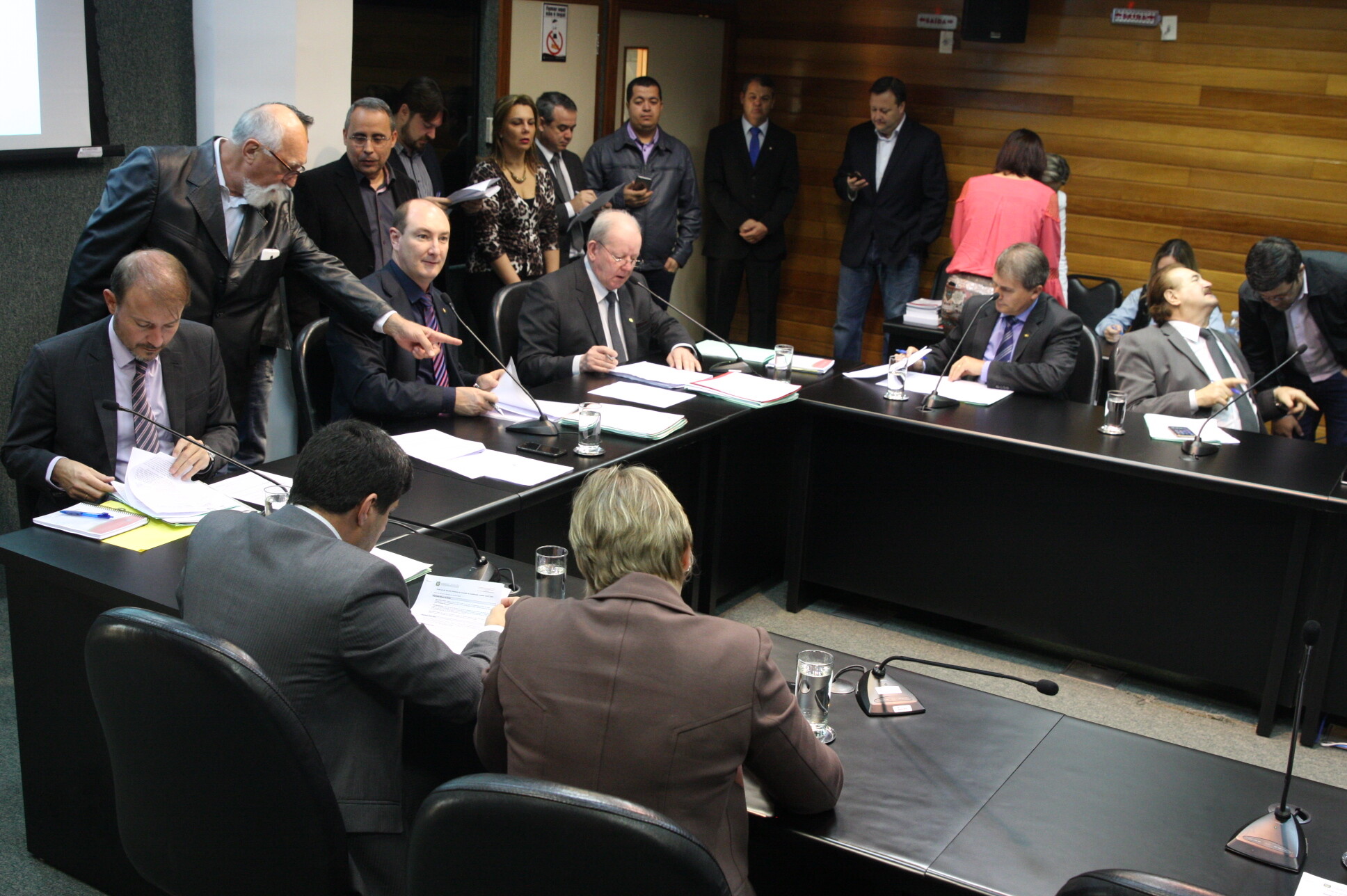 CCJ aprova divulgação de editais de concursos também em braile