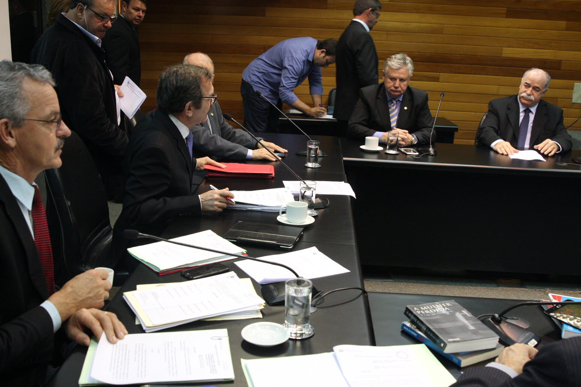 Reunião da Comissão de Trabalho permanece aberta para análise de dois projetos