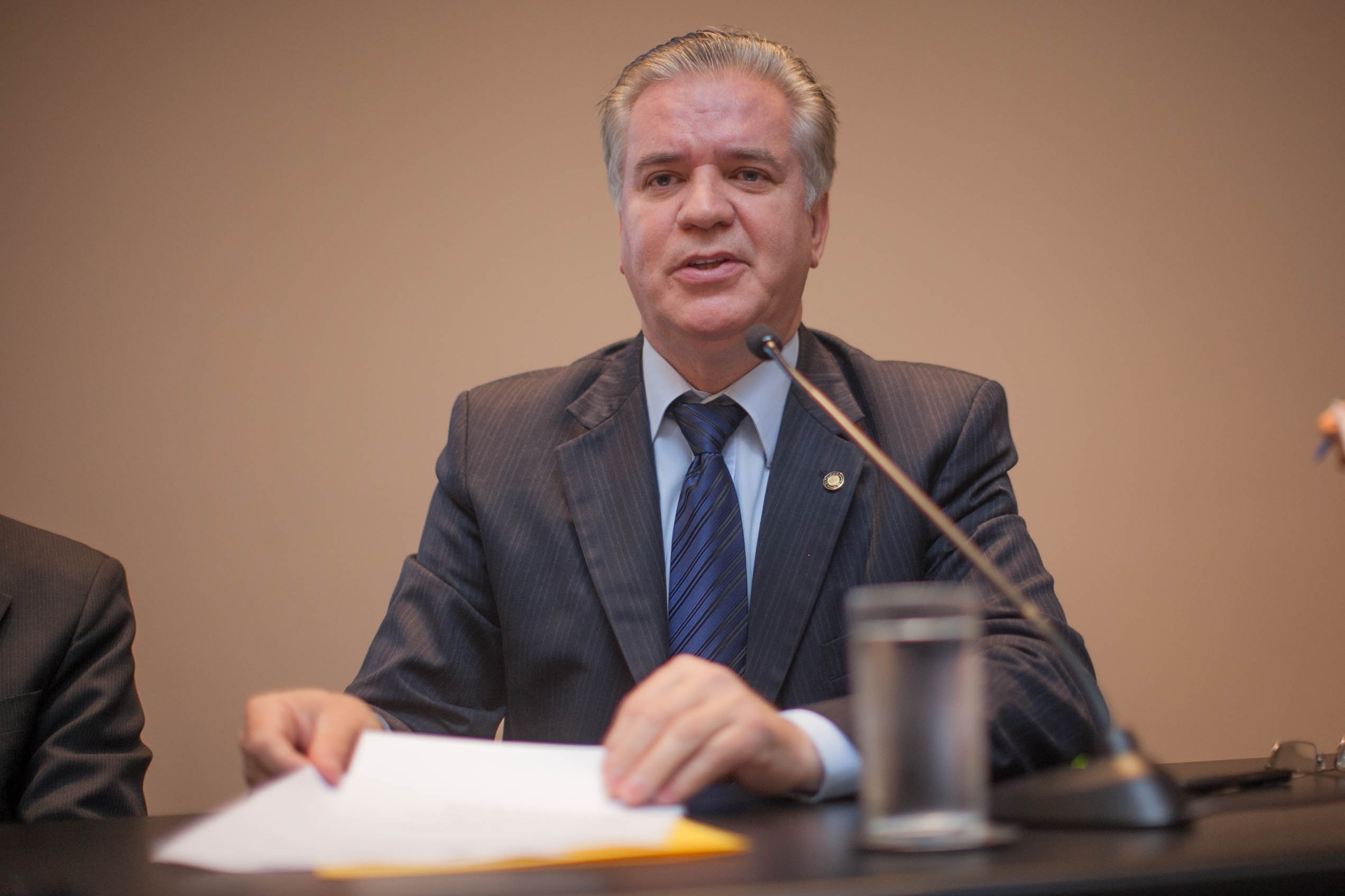 Deputado César Valduga (PCdoB) em Audiência Pública: Situação estrutural das escolas estaduais