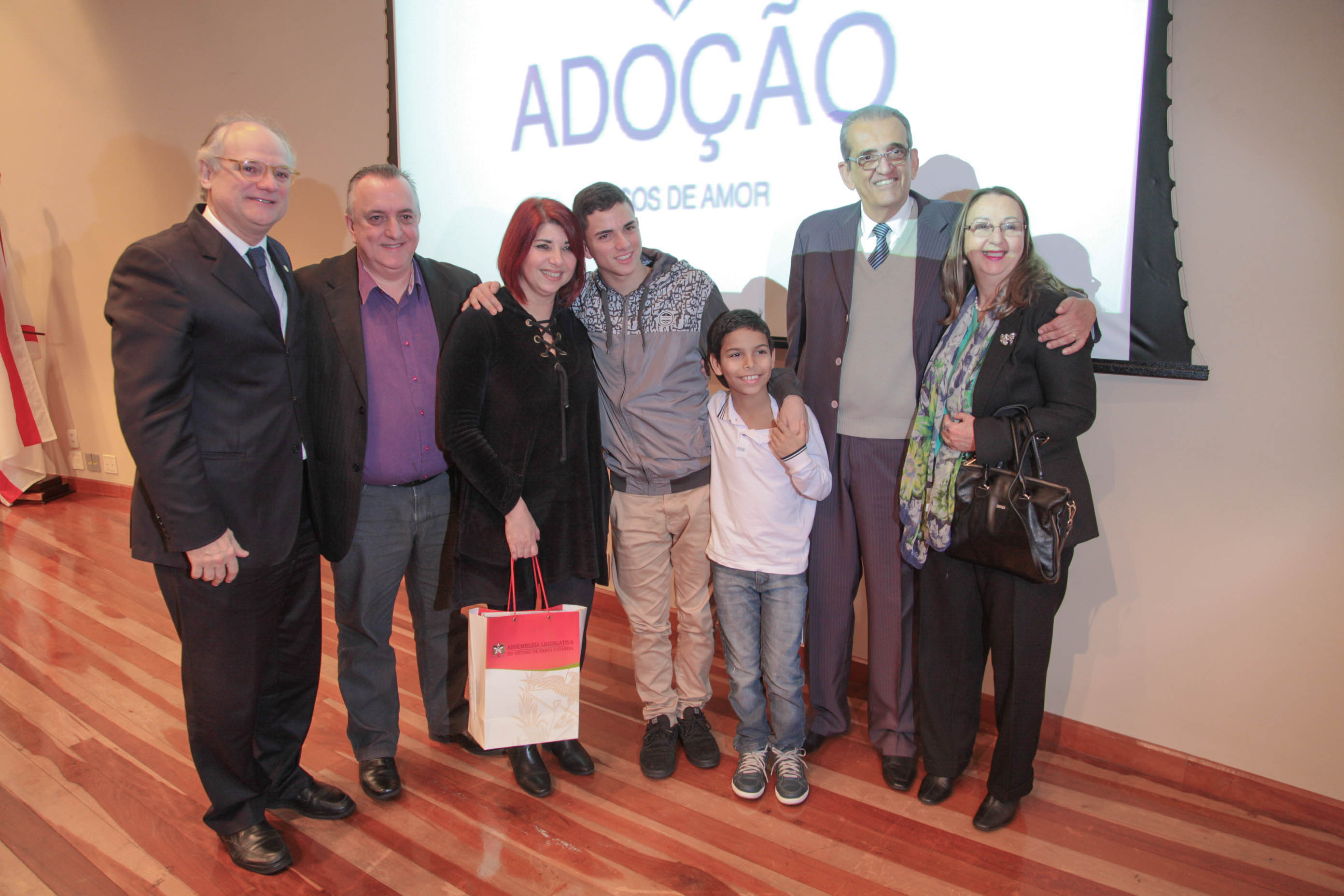 Deputado Vicente Caropreso, Reginaldo Jorge Santos, Marizete de Oliveira, Filhos, Paulo Roberto Medeiros e Denise Maria Espíndola em Lançamento do Seminário 