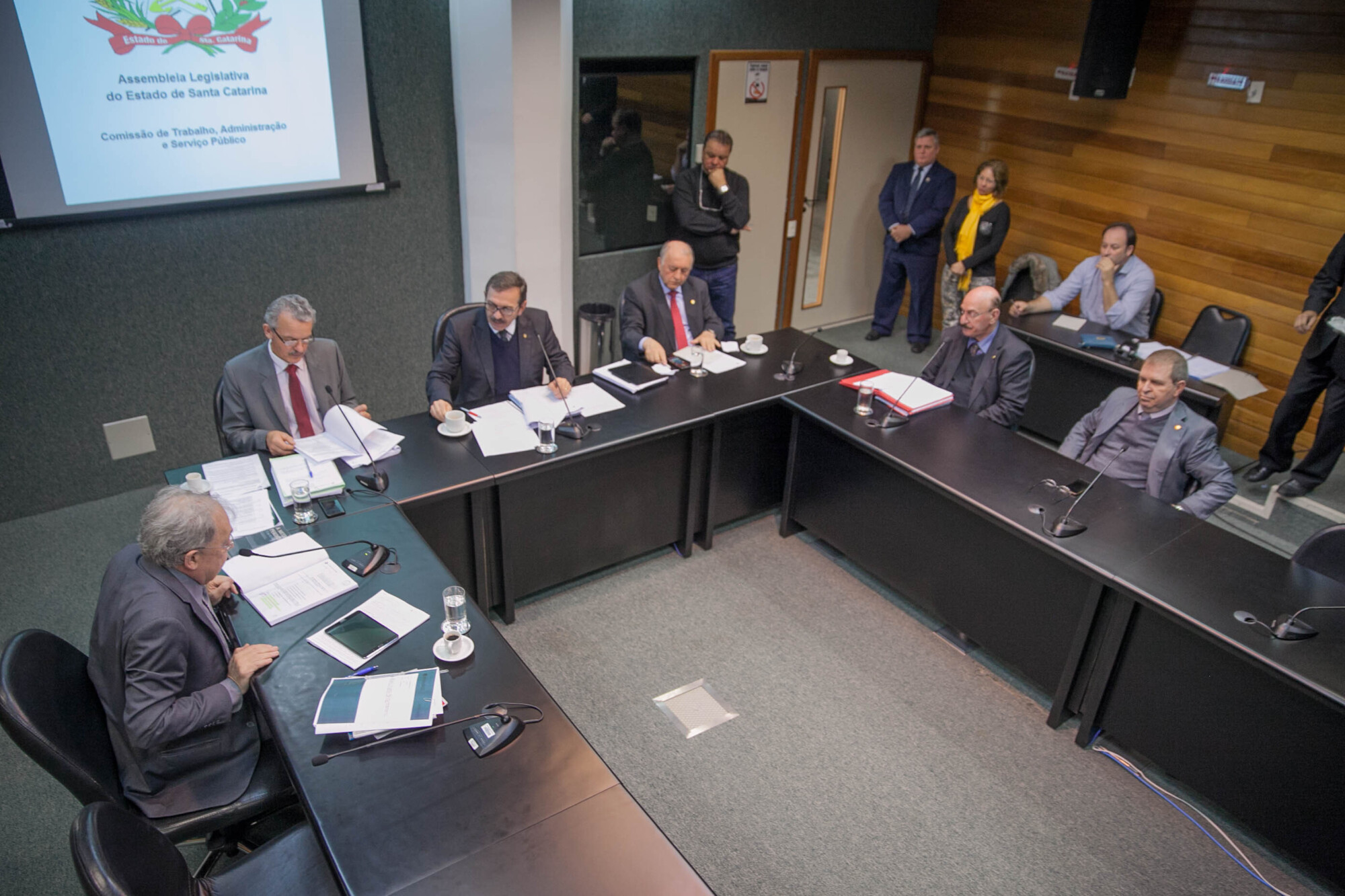 Aprovado PLC que trata da contratação e remuneração da segurança da Alesc