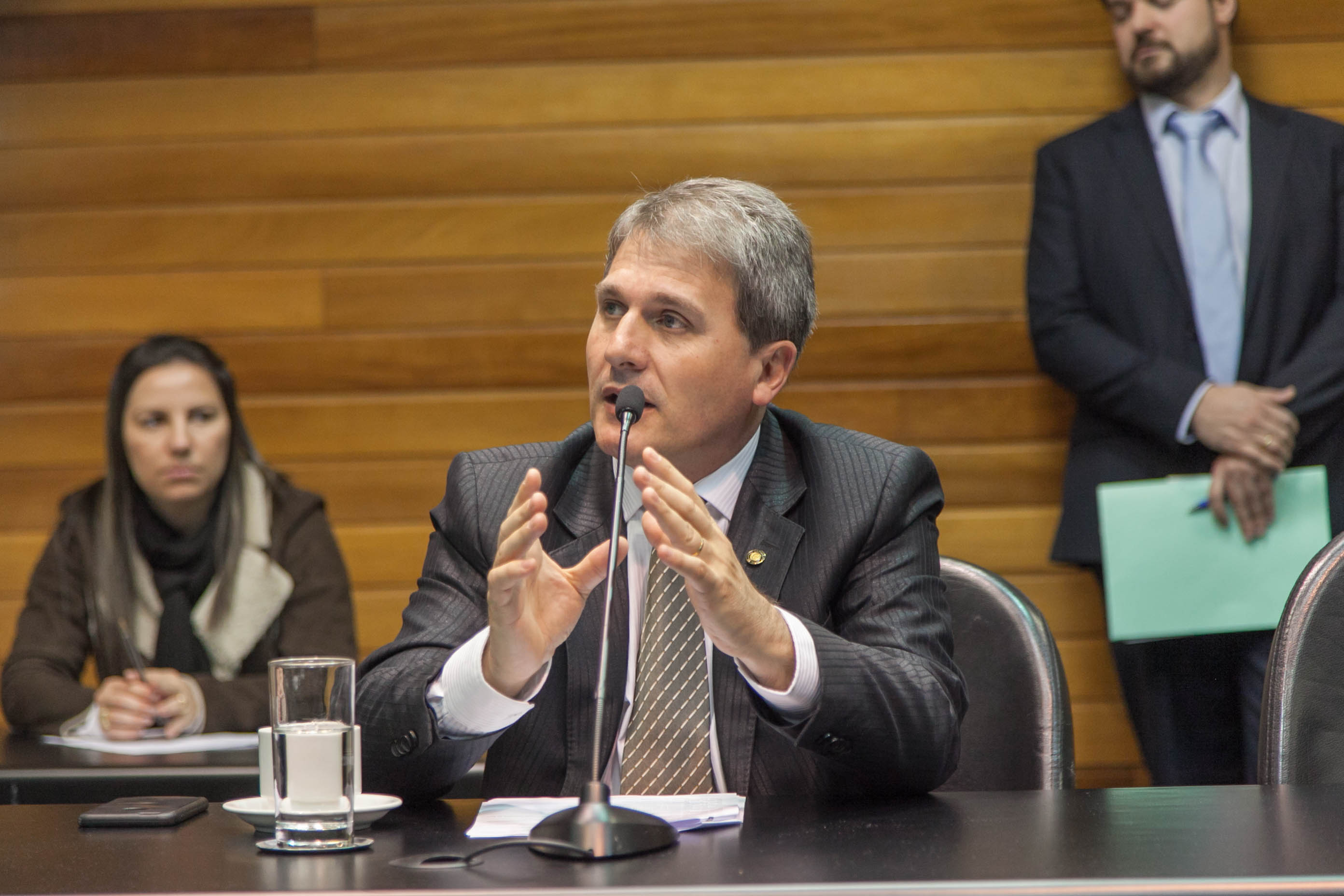 Deputado Altair Silva (PP) em Comissão de Economia, Ciência, Tecnologia, Minas e Energia