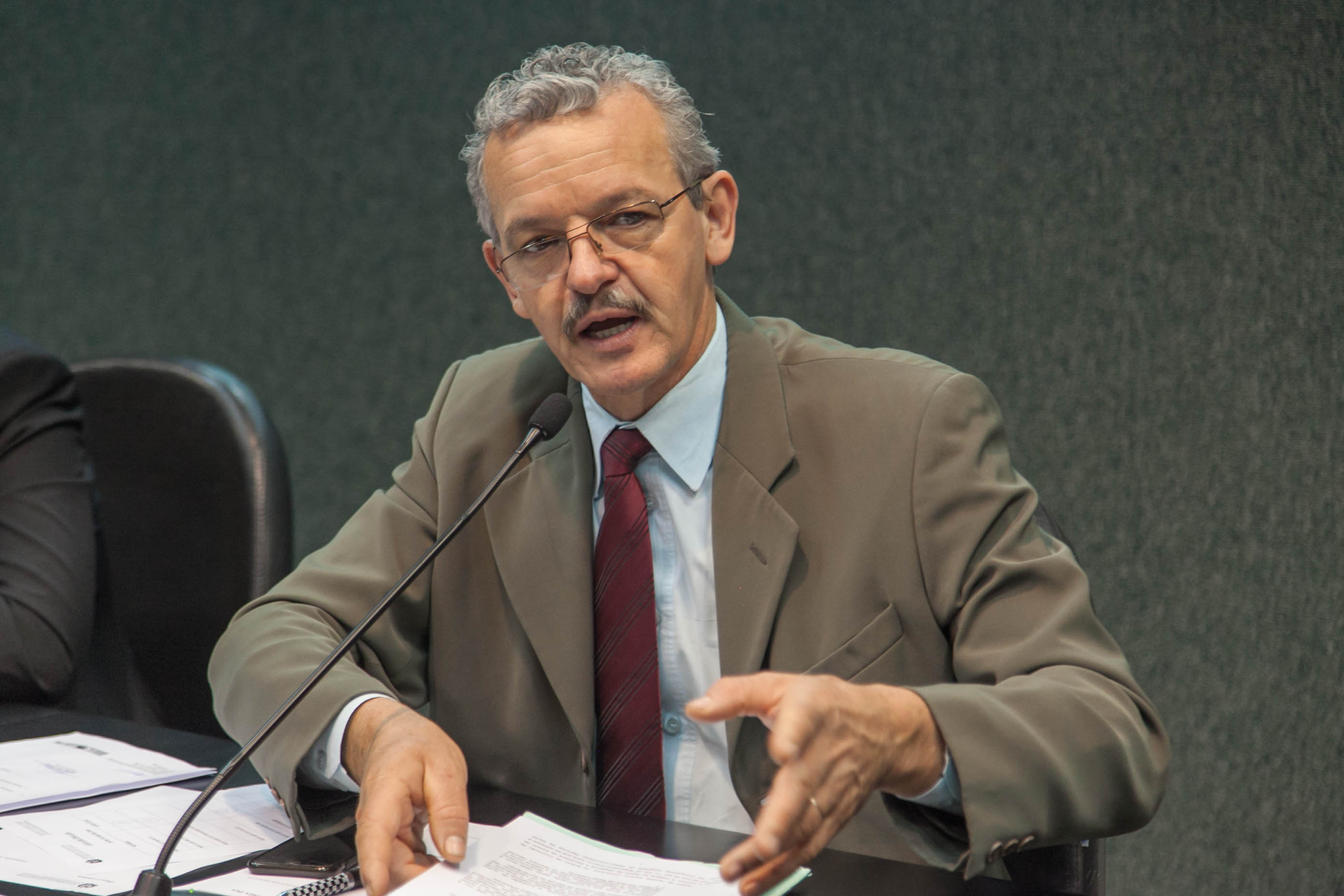 Deputado Dirceu Dresch (PT) em Comissão de Economia, Ciência, Tecnologia, Minas e Energia