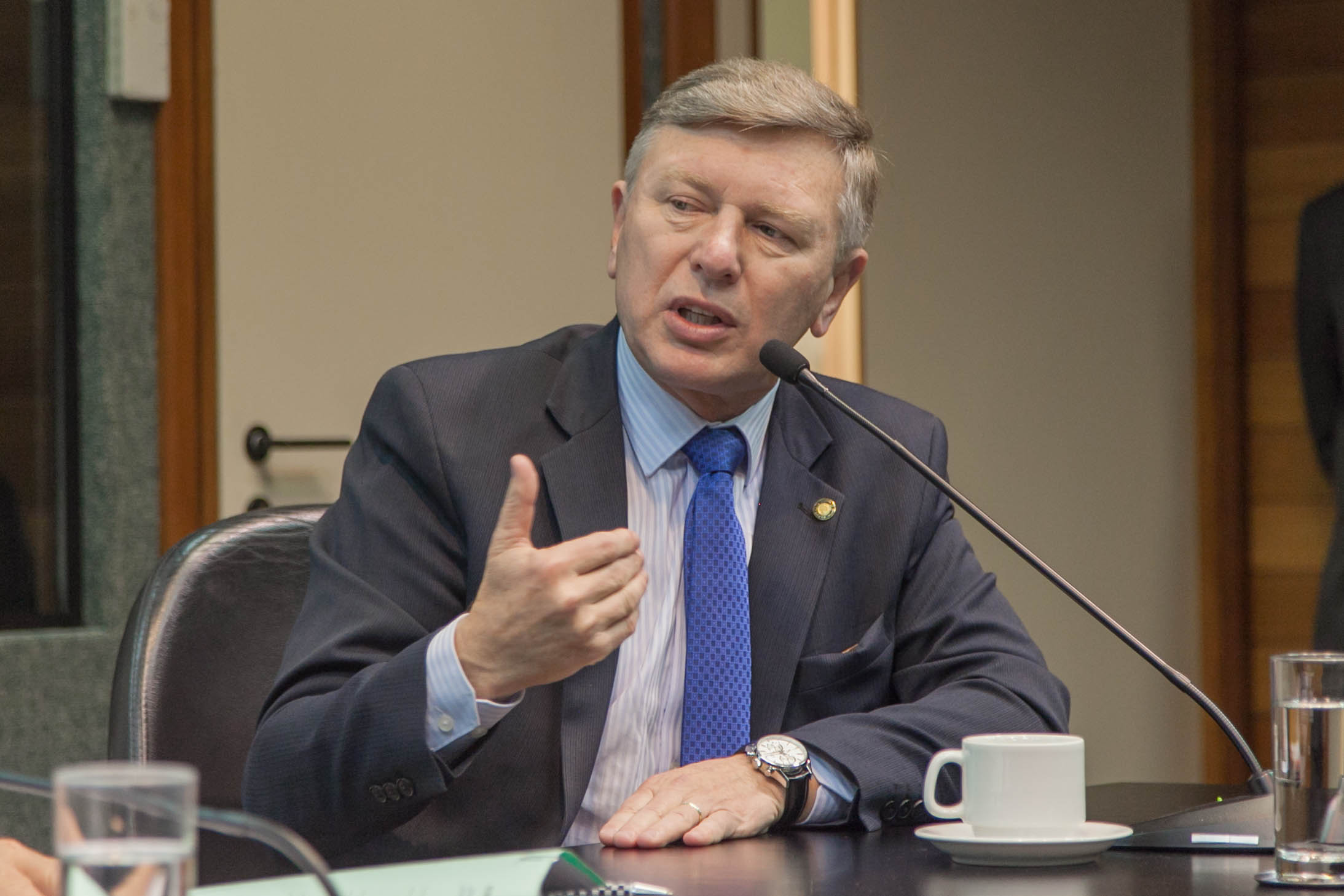 Deputado Milton Hobus (PSD) em Comissão de Economia, Ciência, Tecnologia, Minas e Energia