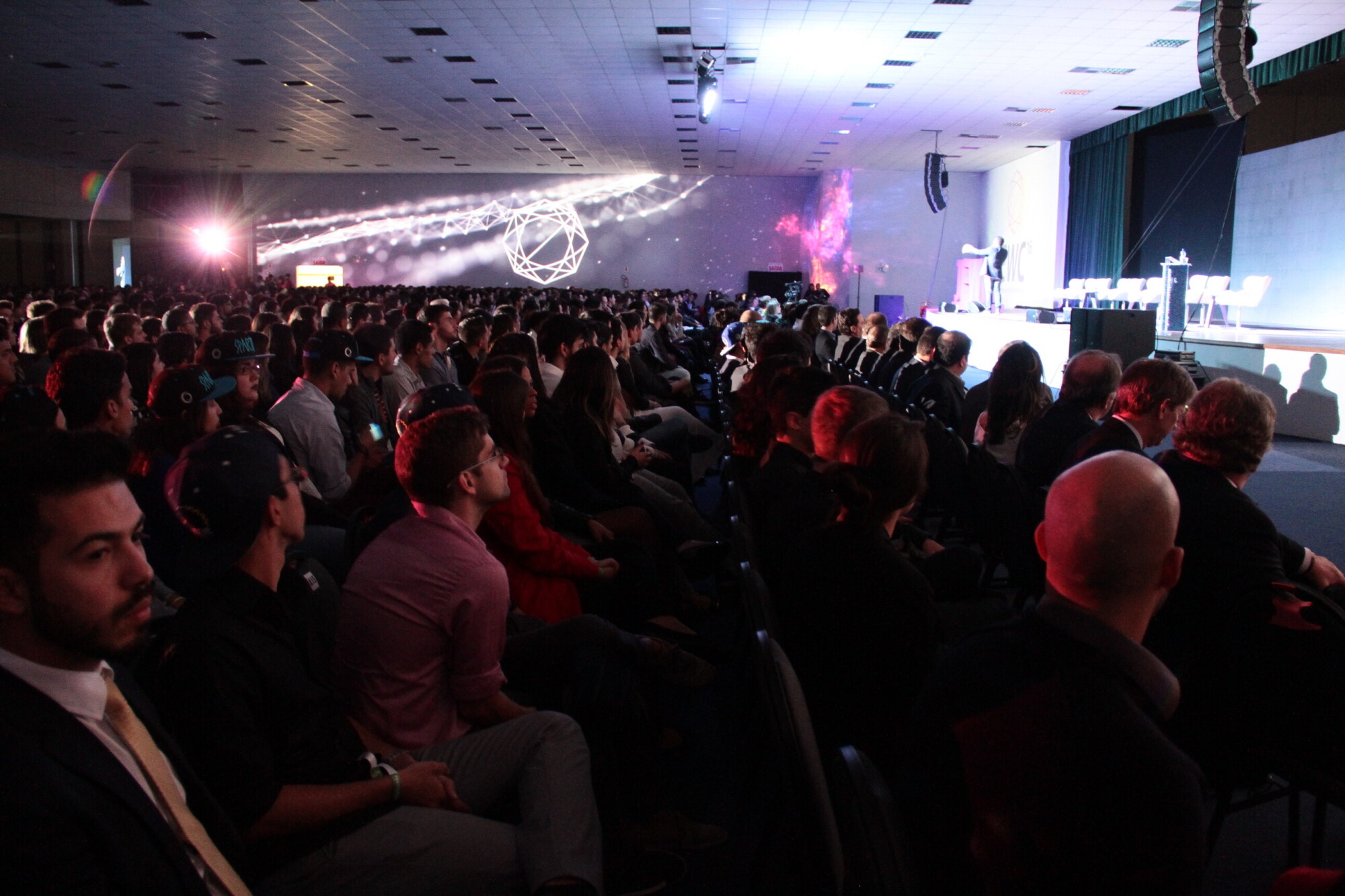 Evento internacional reúne milhares em Florianópolis