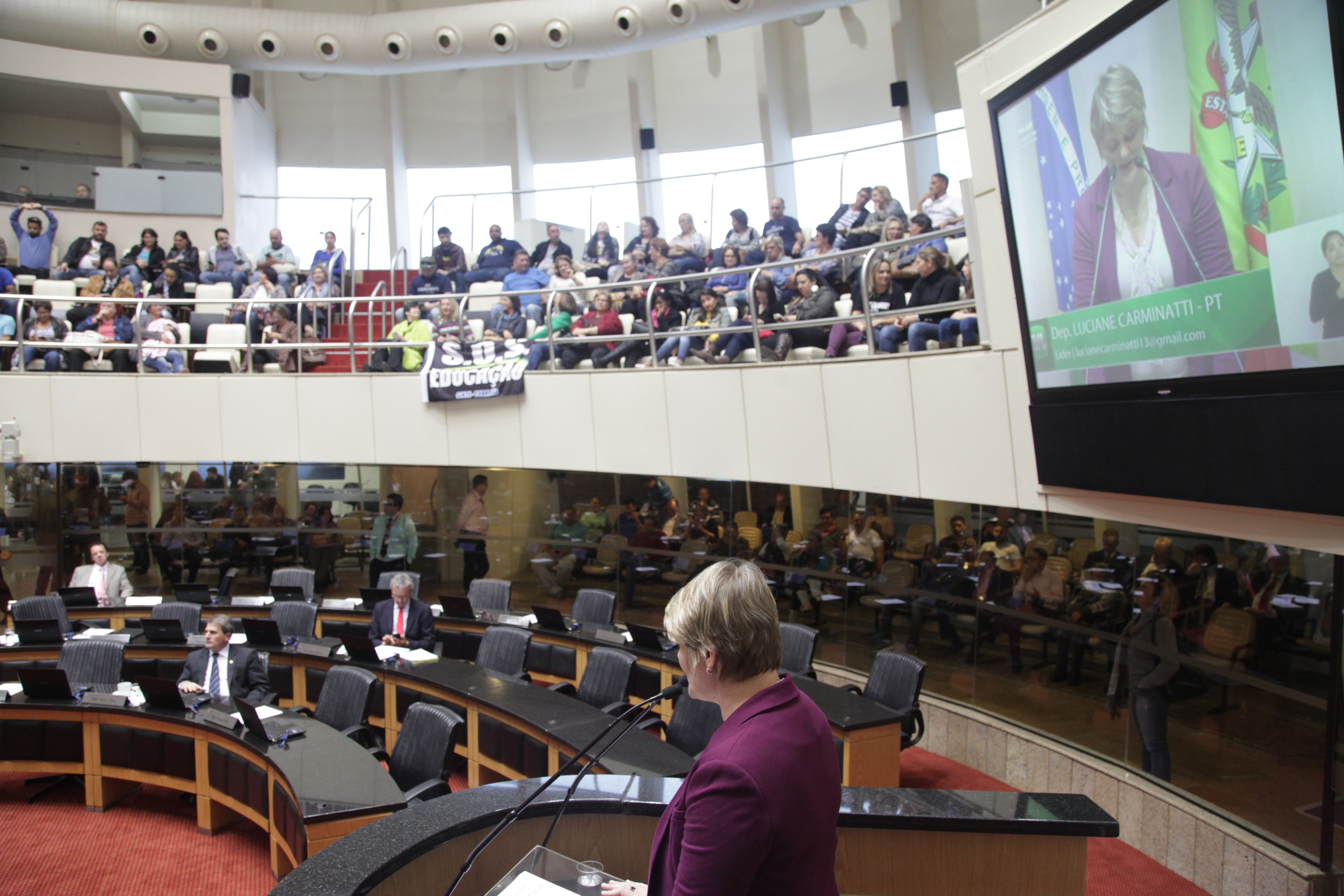 Sessão Ordinária. Deputada Luciane Carminatti (PT)