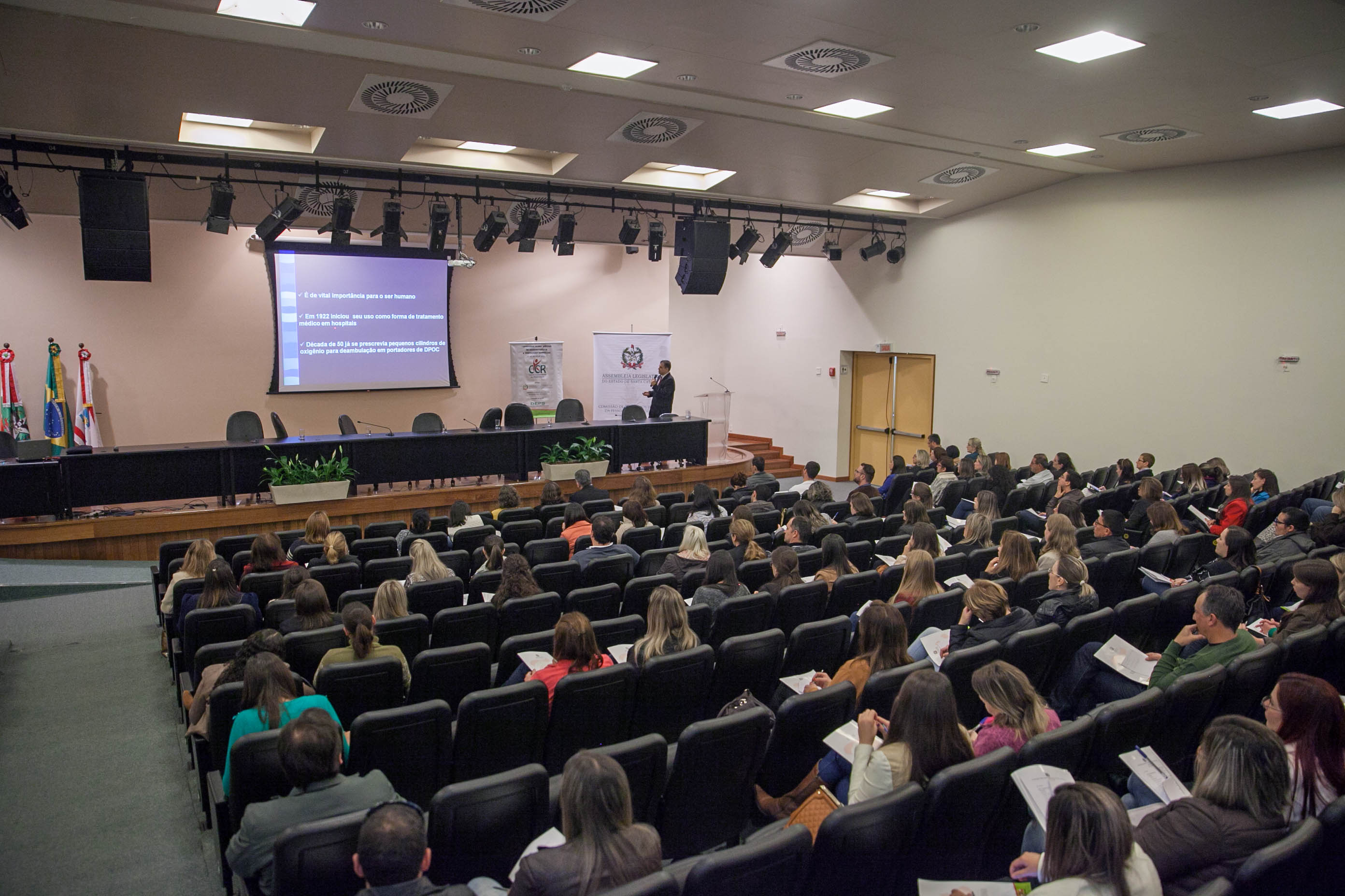 Seminário de Diretrizes de Oxigenoterapia e Ventilação.