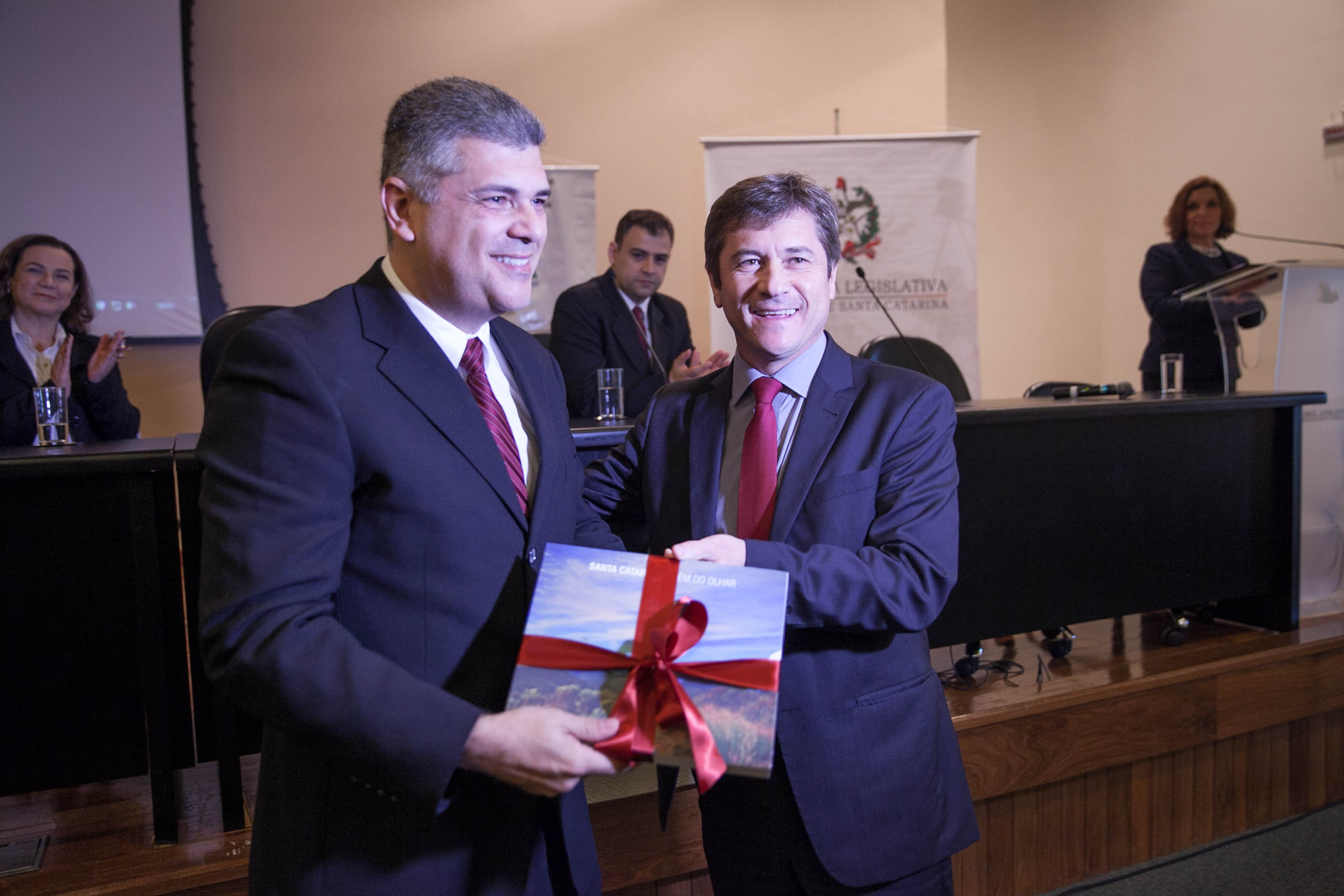 Dr. Marcelo Lemos Reis e Deputado JOsé nei Ascari (PSD).Seminário de Diretrizes de Oxigenoterapia e Ventilação.