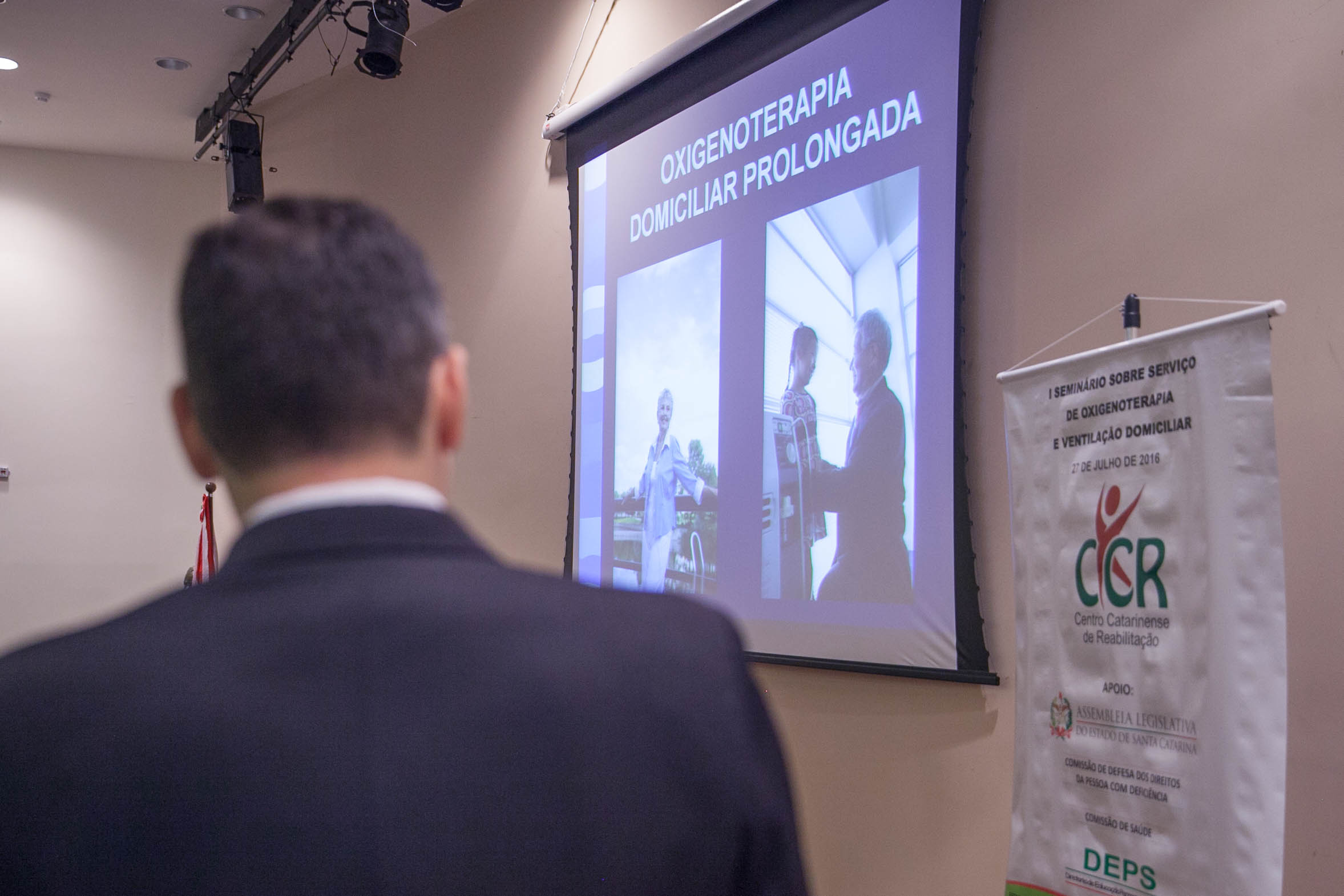 Dr. Daniel Yared Forte em Seminário de Diretrizes de Oxigenoterapia e Ventilação.
