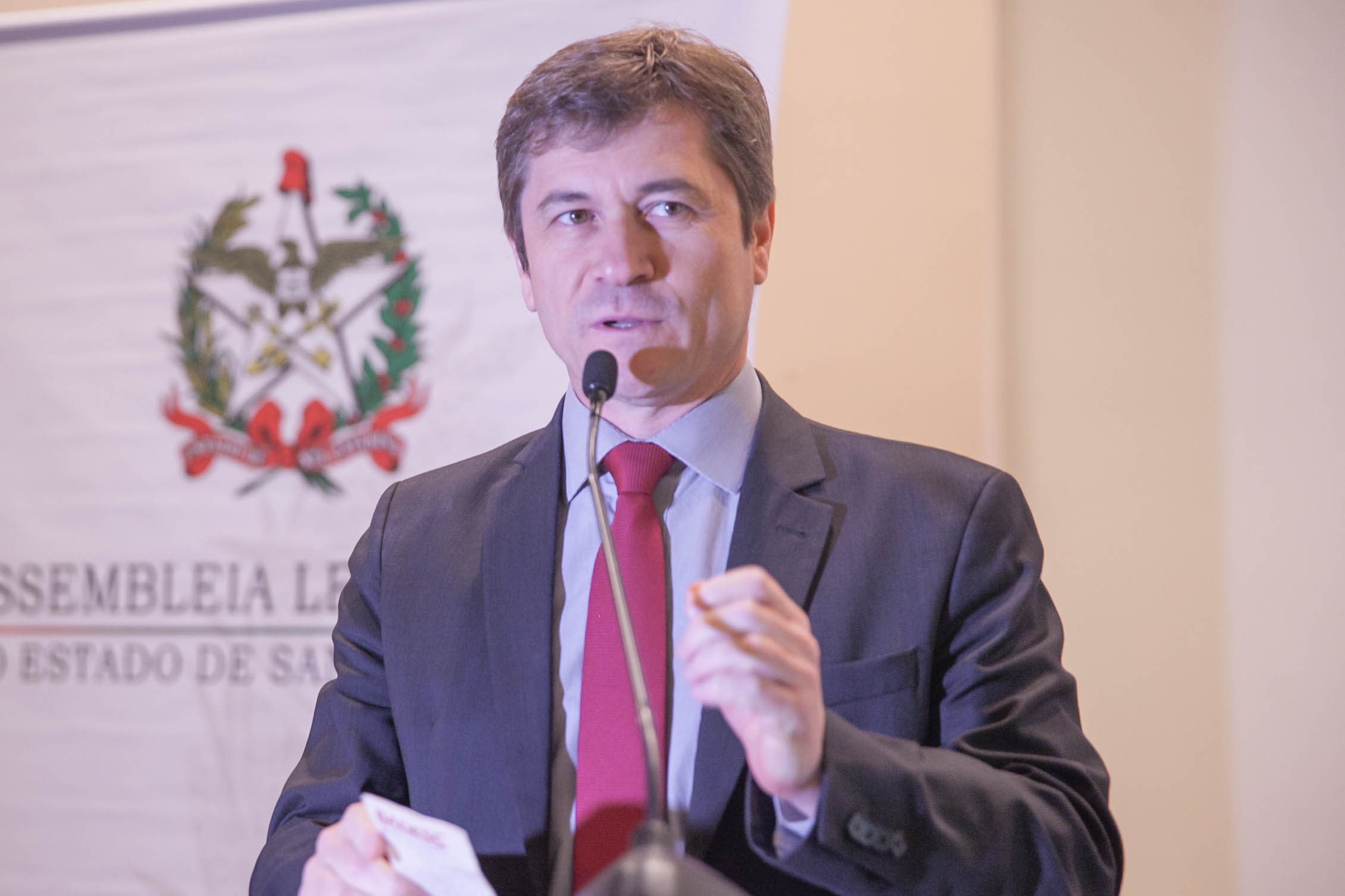 Deputado José Nei Ascari (PSD), Presidente da Comissão de Defesa dos Direitos da Pessoa com Deficiência em Seminário de Diretrizes de Oxigenoterapia e Ventilação.