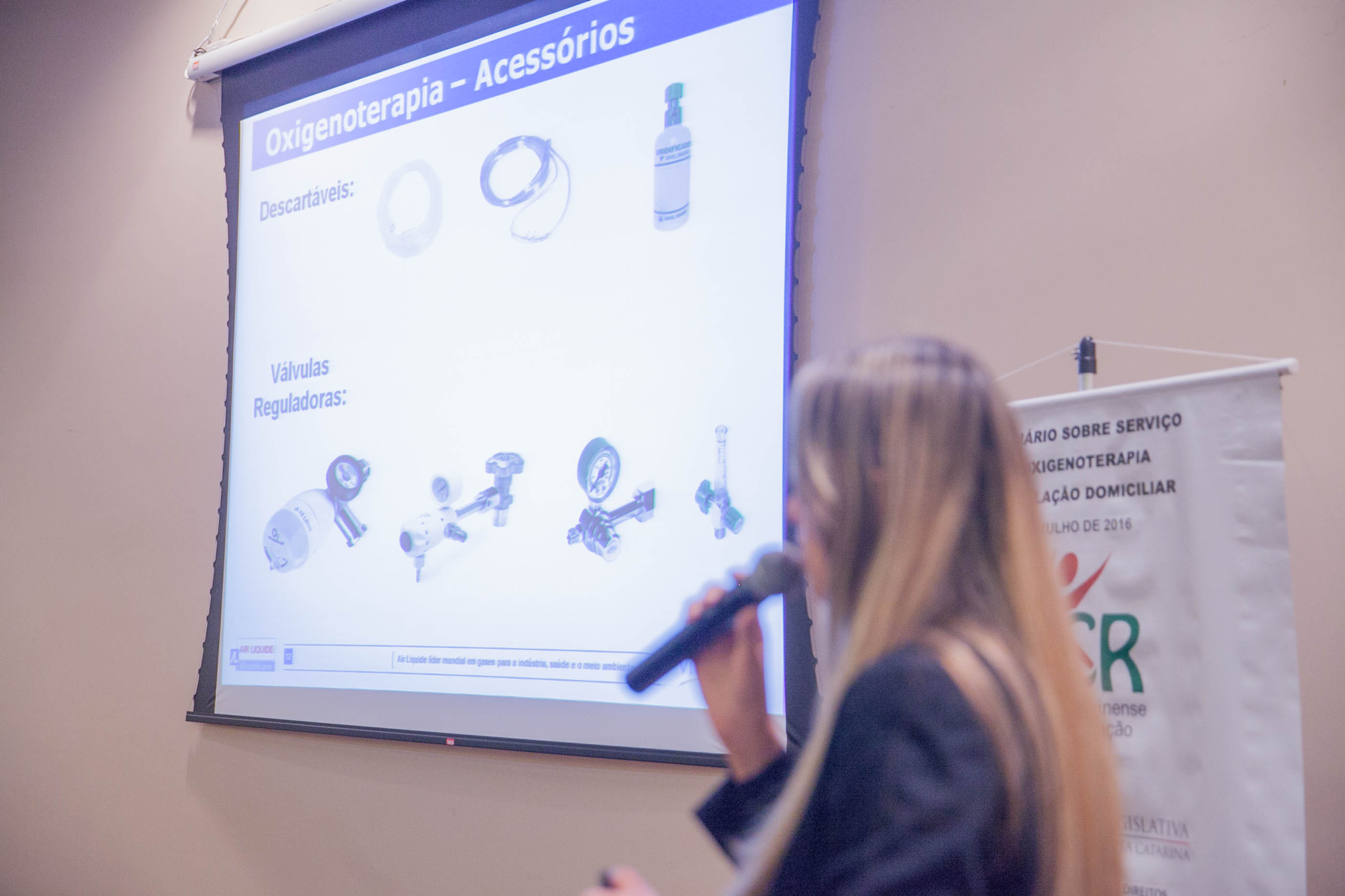 Fst. Adriana Desengrini em Seminário de Diretrizes de Oxigenoterapia e Ventilação.
