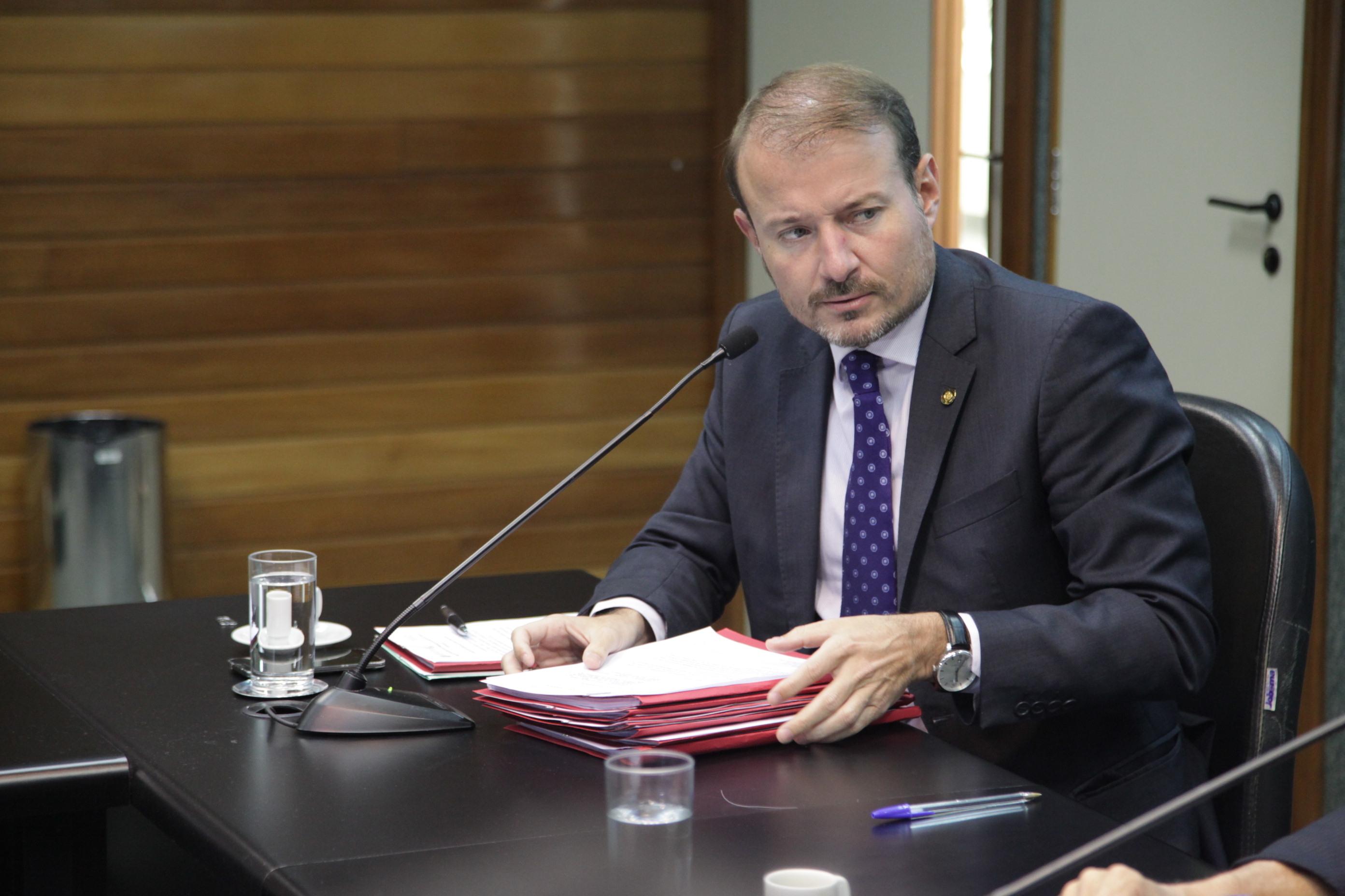 Deputado Gabriel Ribeiro (PSD) em Comissão de Educação.