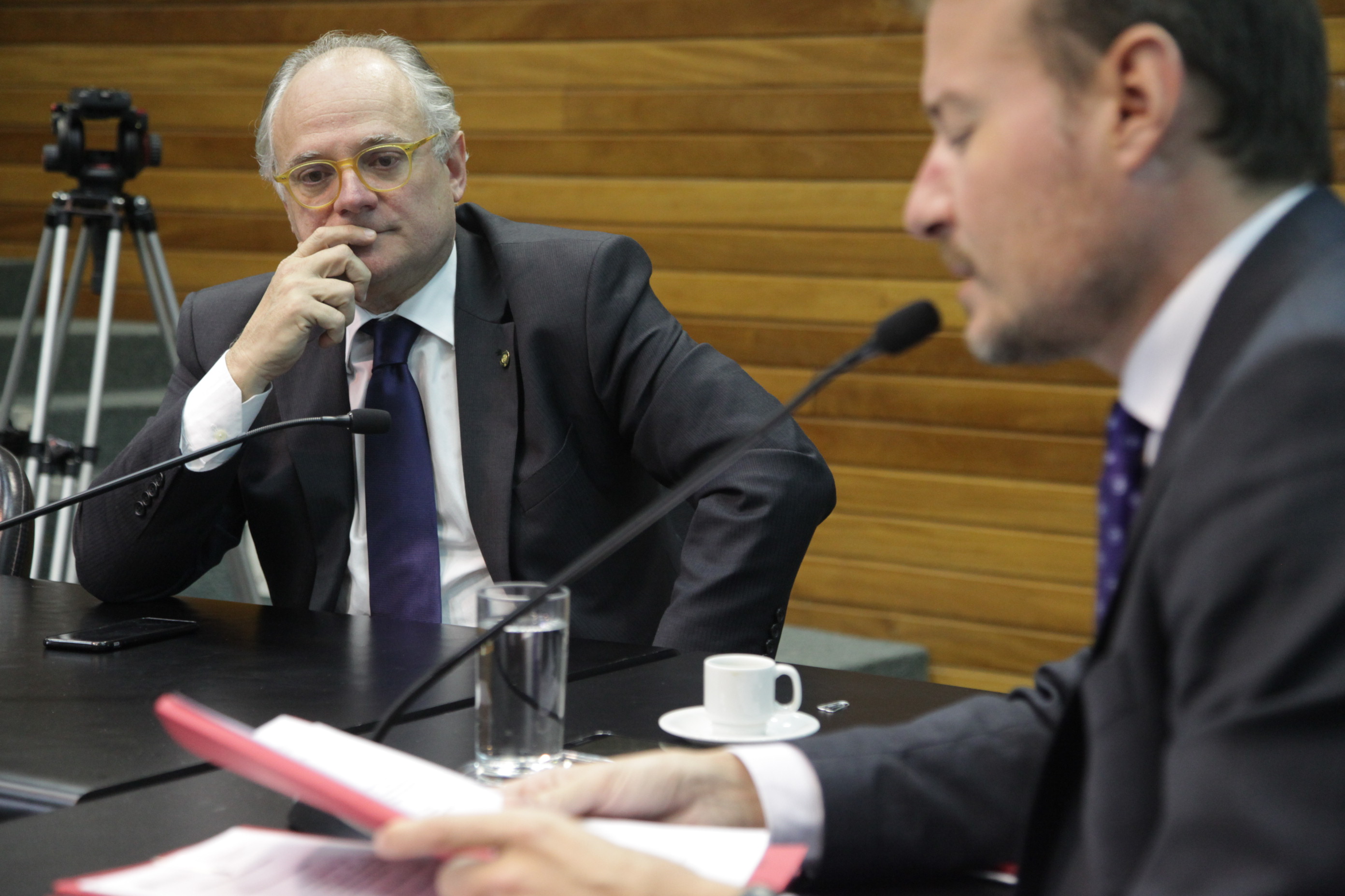 Deputado Vicente Caropreso (PSDB) em Comissão de Educação.